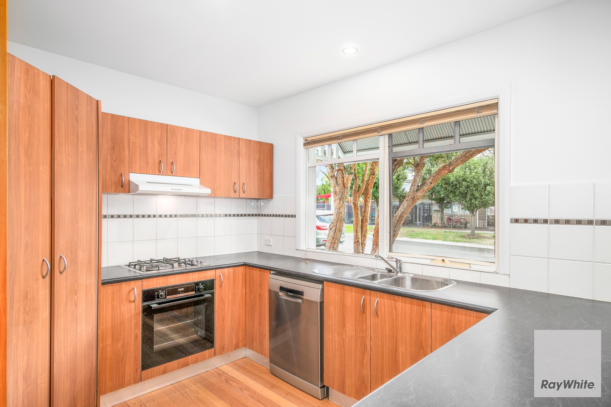 6 Sutton Street, South Kingsville, VIC 3015