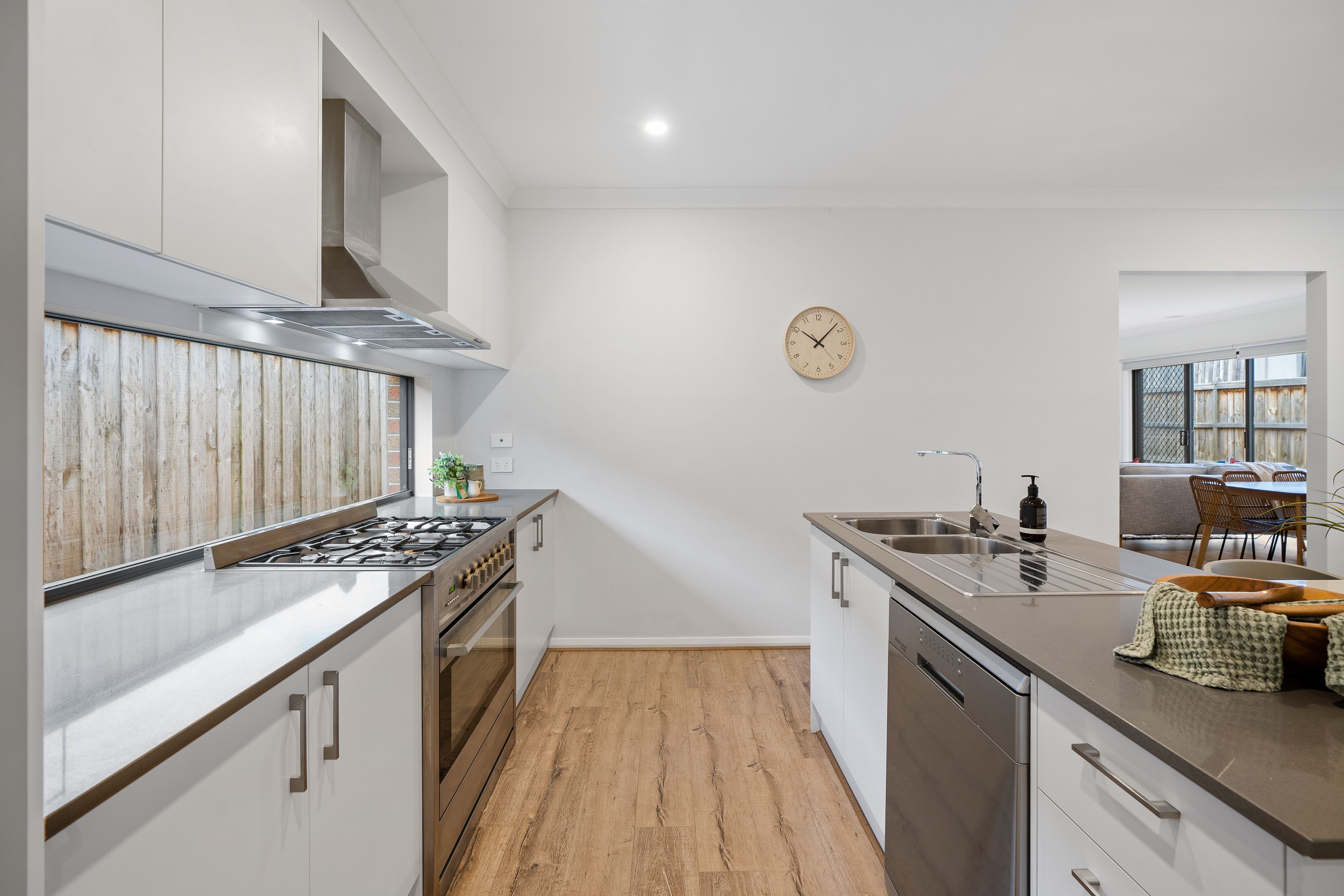 8 Shawshank Avenue, Clyde, VIC 3978