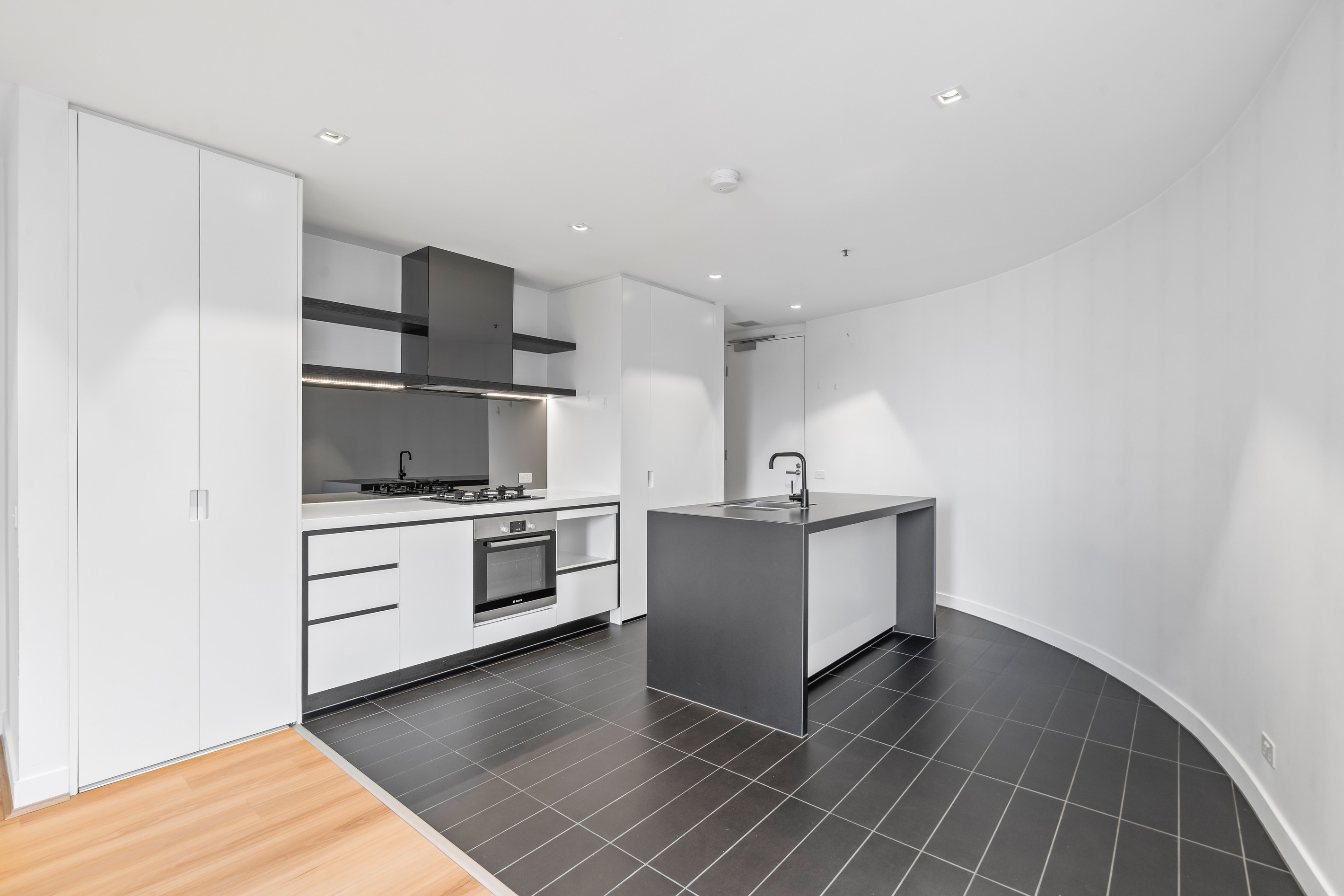 1006/677 La Trobe Street, Docklands, VIC 3008