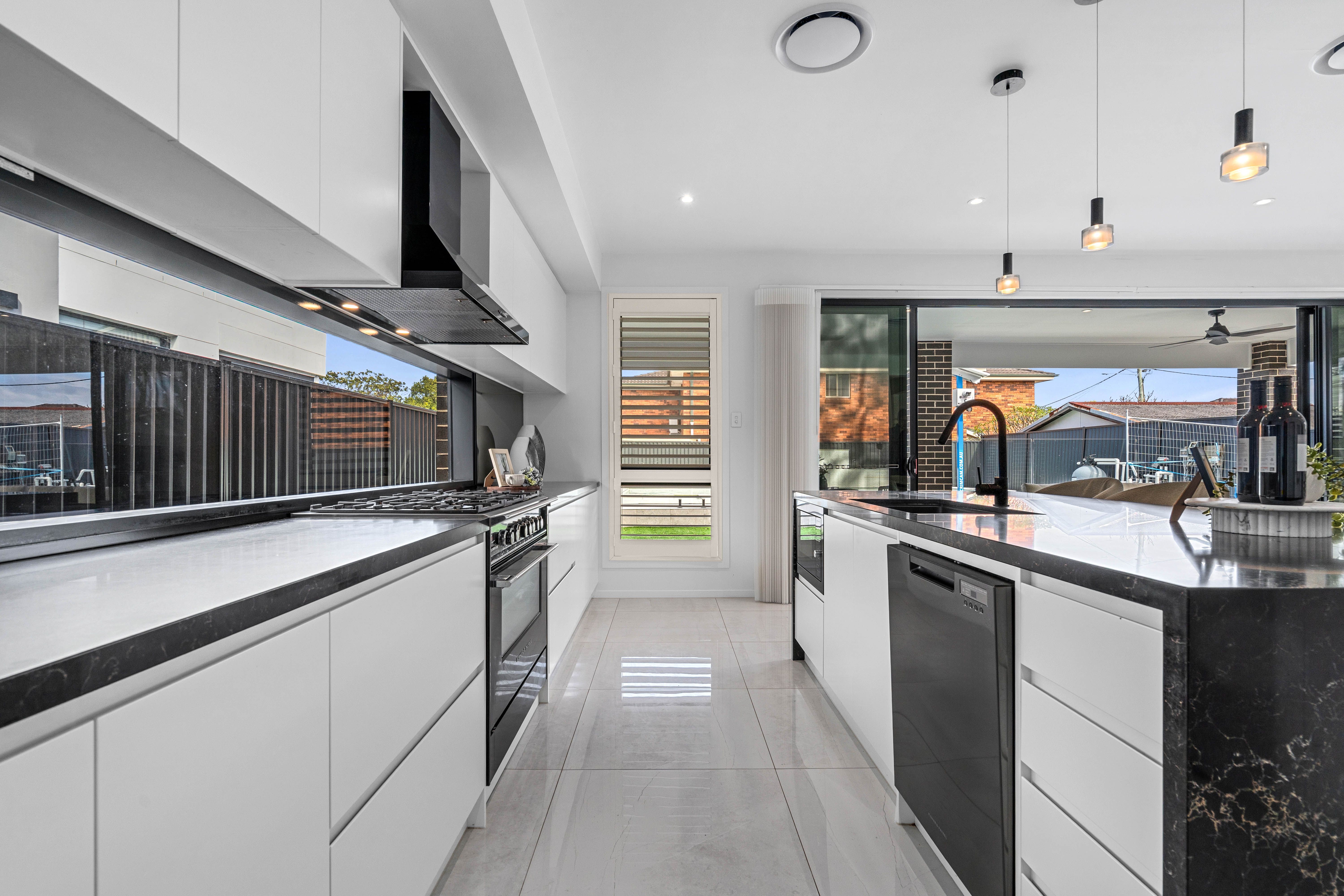 25 Chuter Avenue — photo 4 of 15