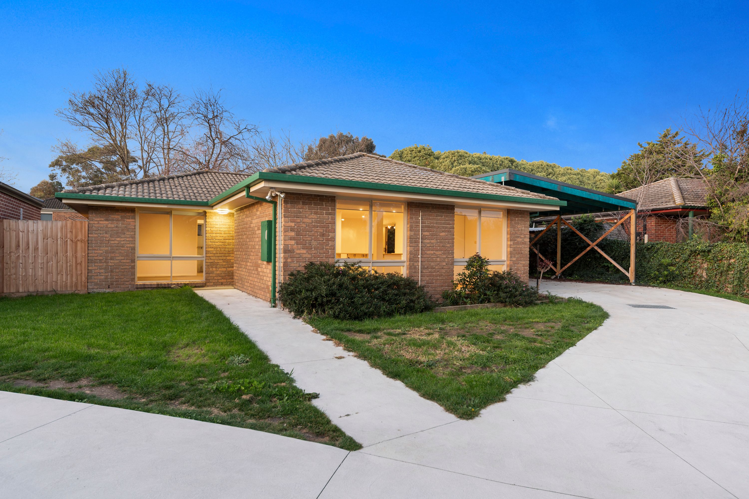 2/4 Malcolm Court, Pakenham, VIC 3810