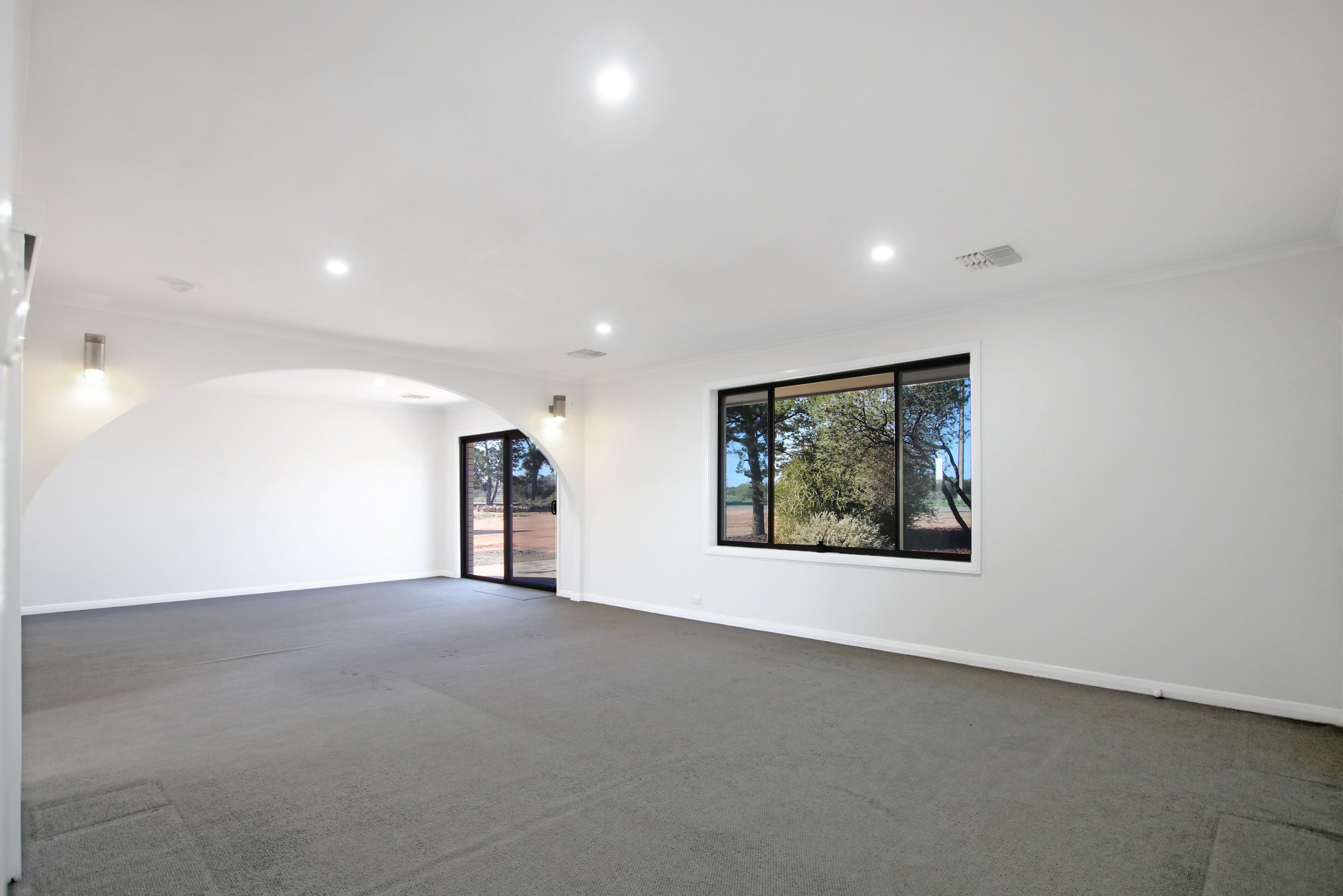 33 Krieg Road — photo 4 of 25