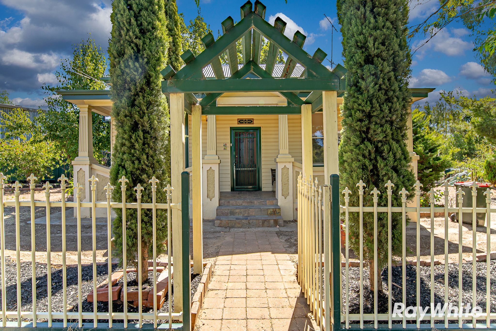 10 Dowding Street, California Gully, VIC 3556