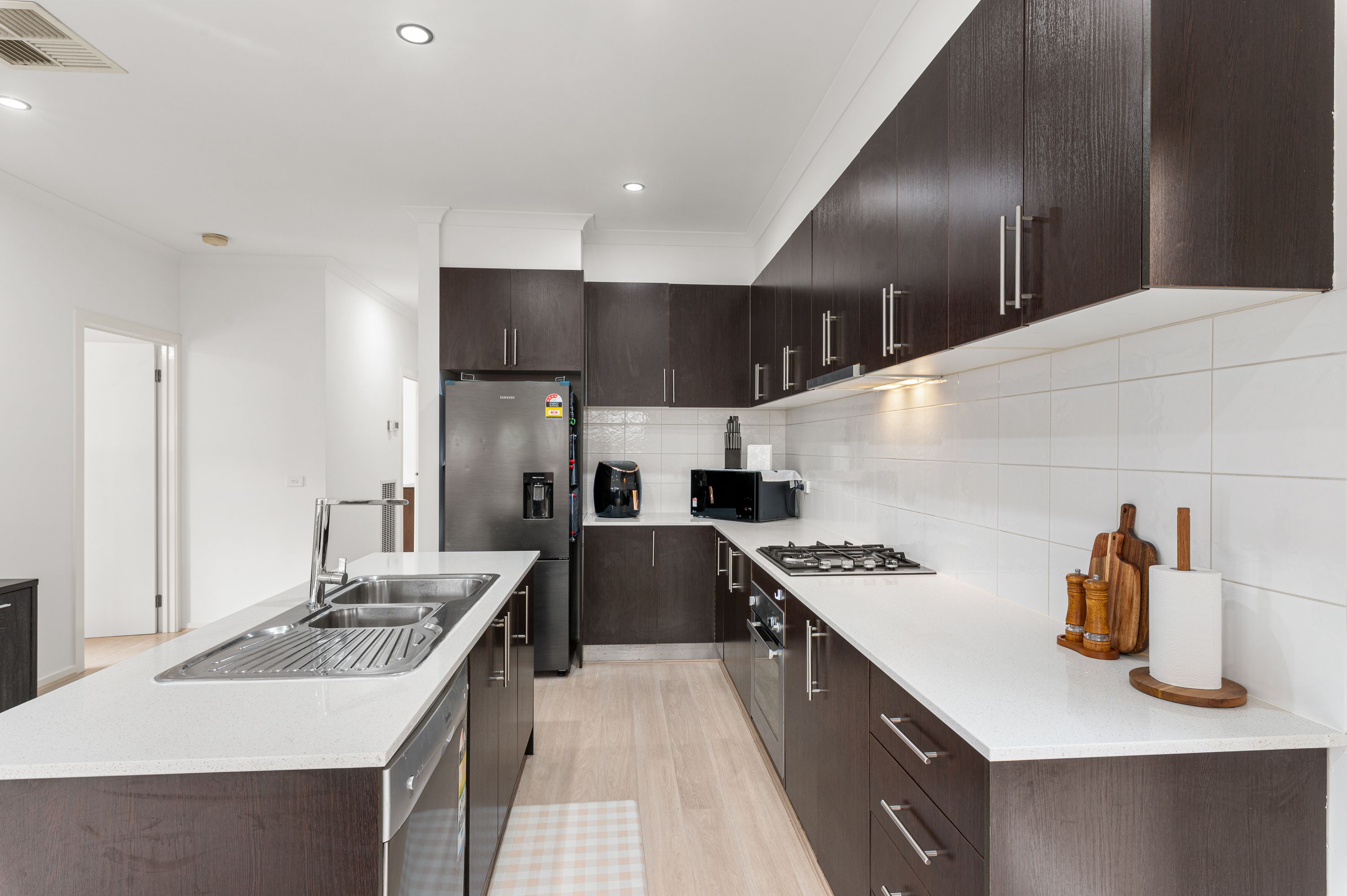 4 Dolphin Drive, South Morang, VIC 3752