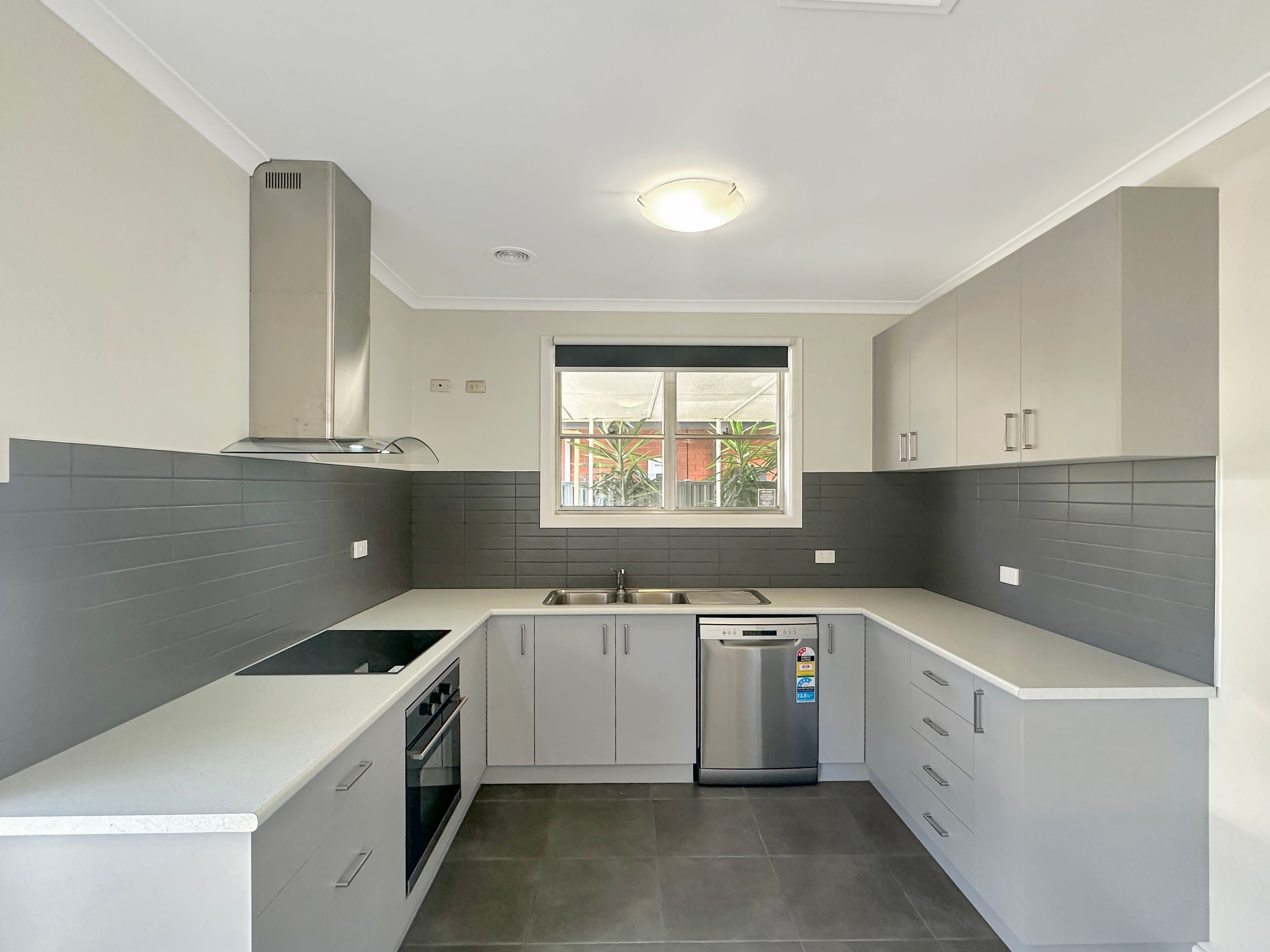4 Larsen Street — photo 5 of 14