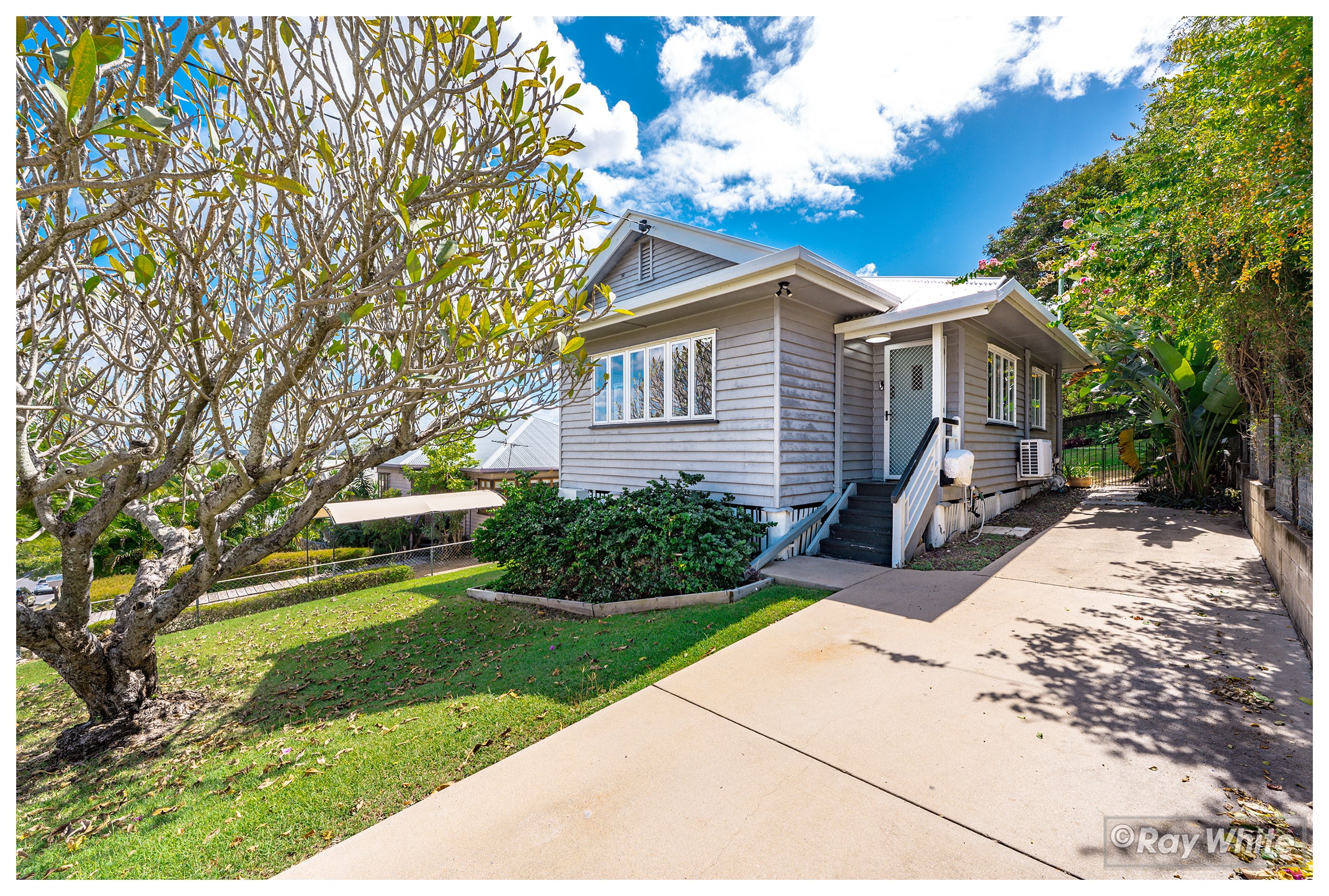 16 Bowen Terrace, The Range QLD 4700