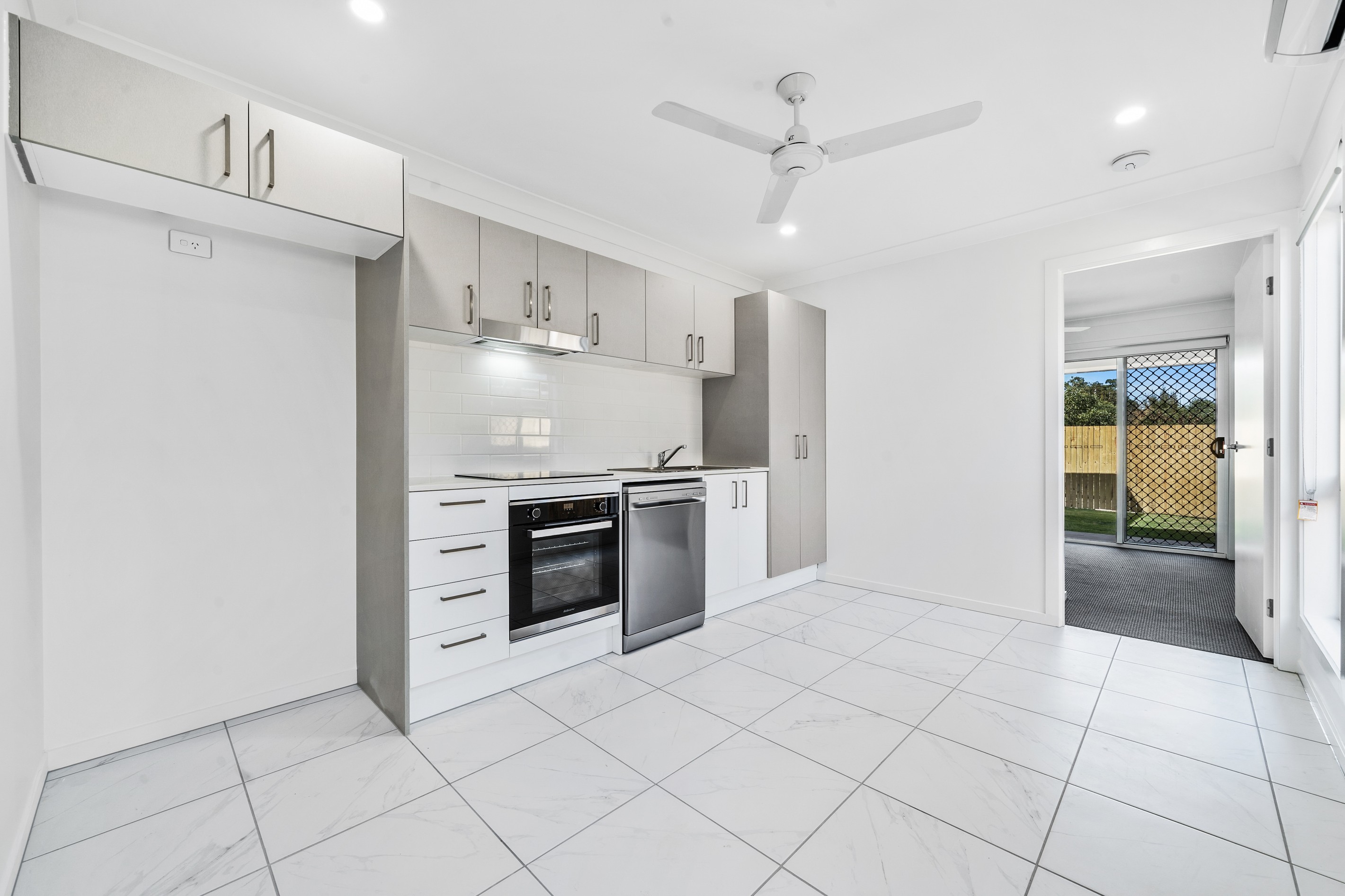 2/16 Royal Street, Park Ridge, QLD 4125