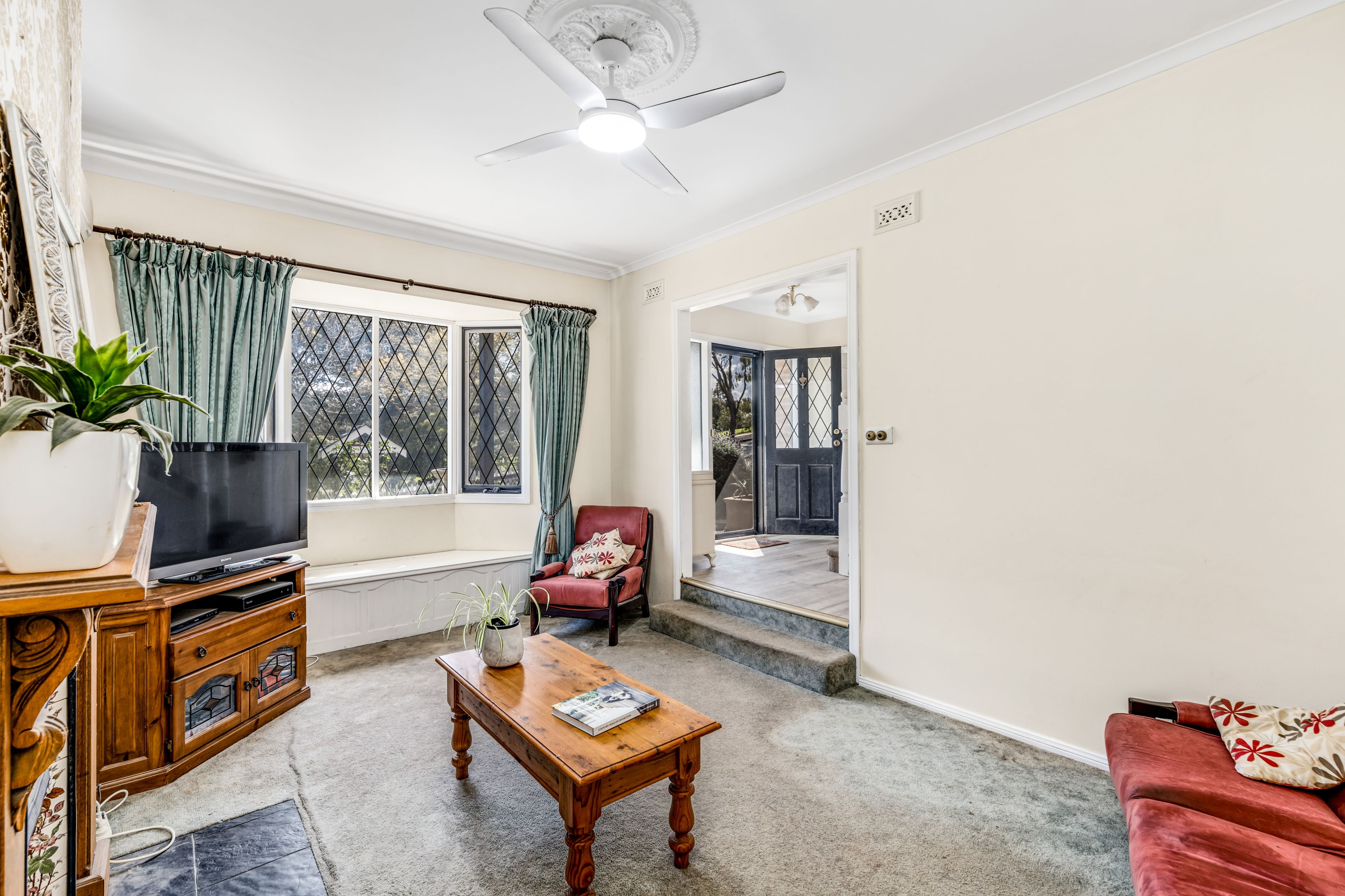 2 Slade Crescent, Hallett Cove, SA 5158