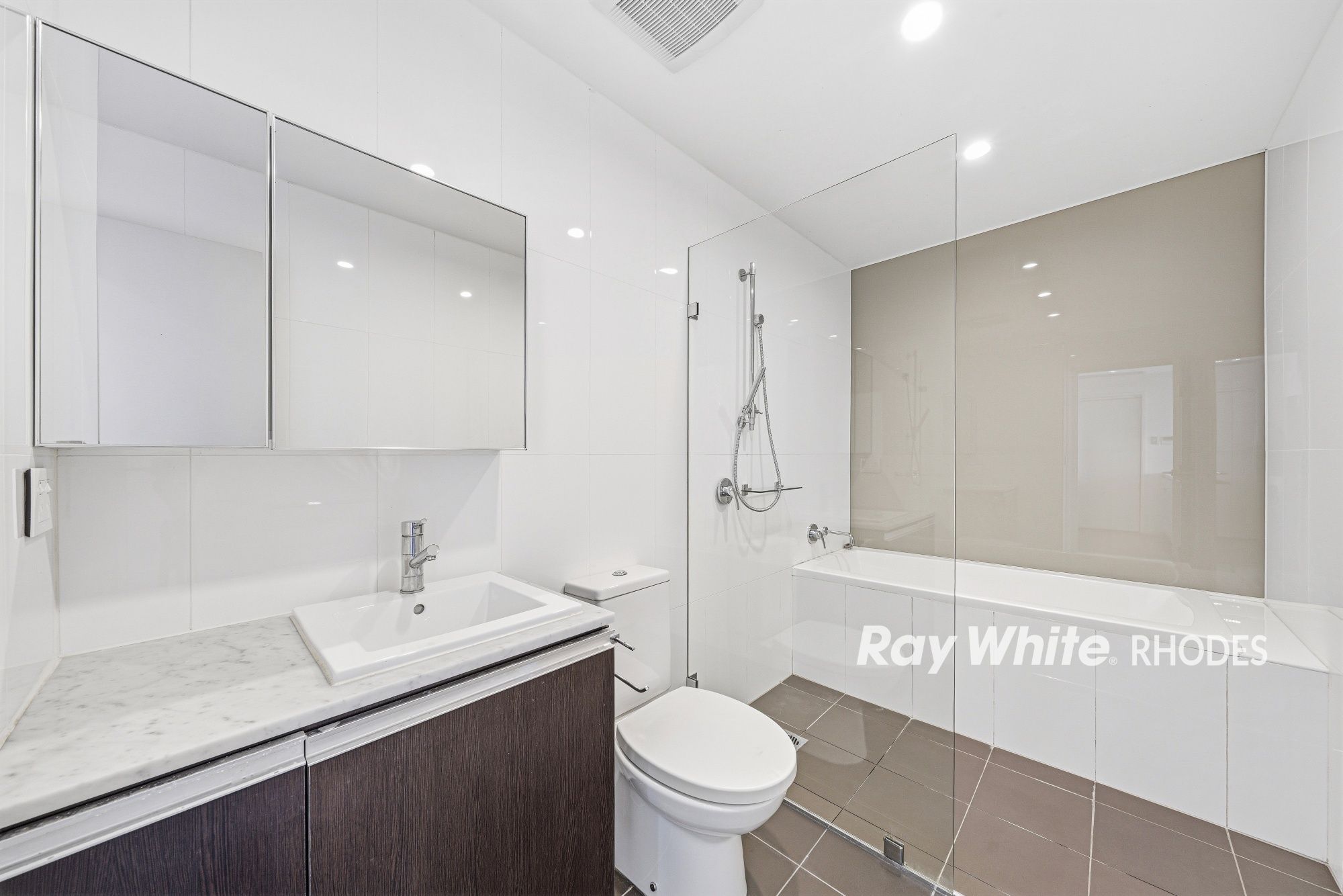 706B/3 Timbrol Avenue — photo 6 of 13