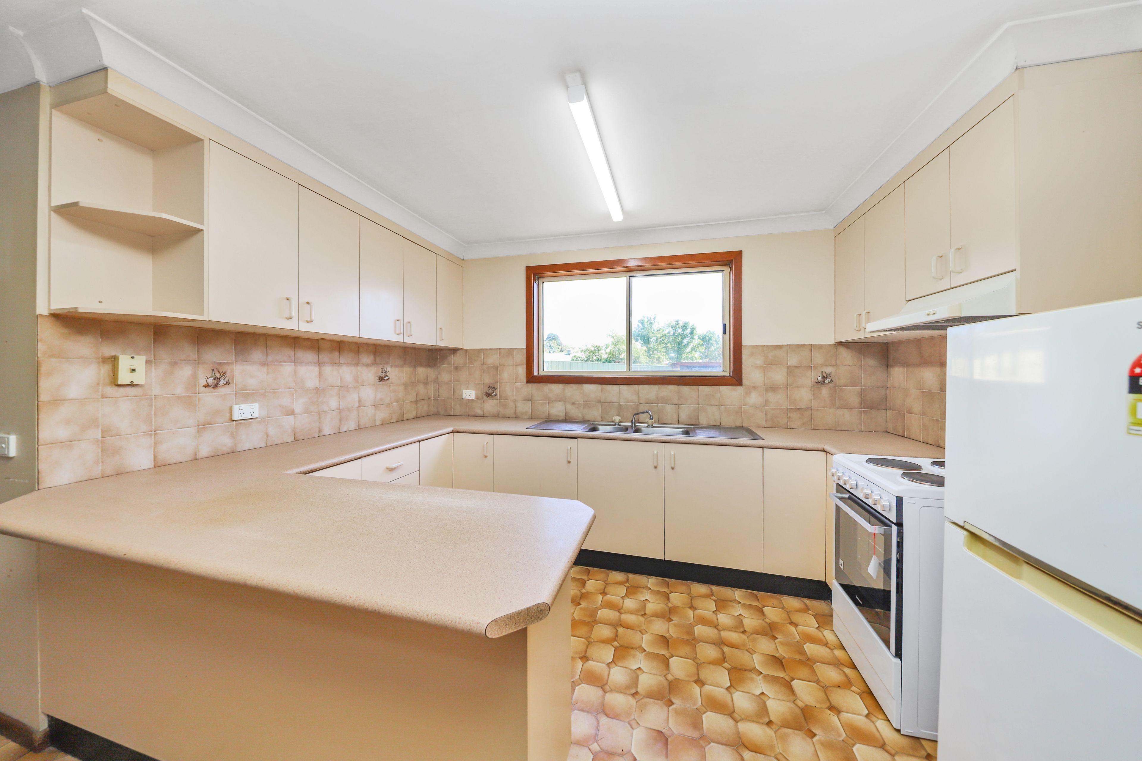 2/63 Merivale Street — photo 3 of 8