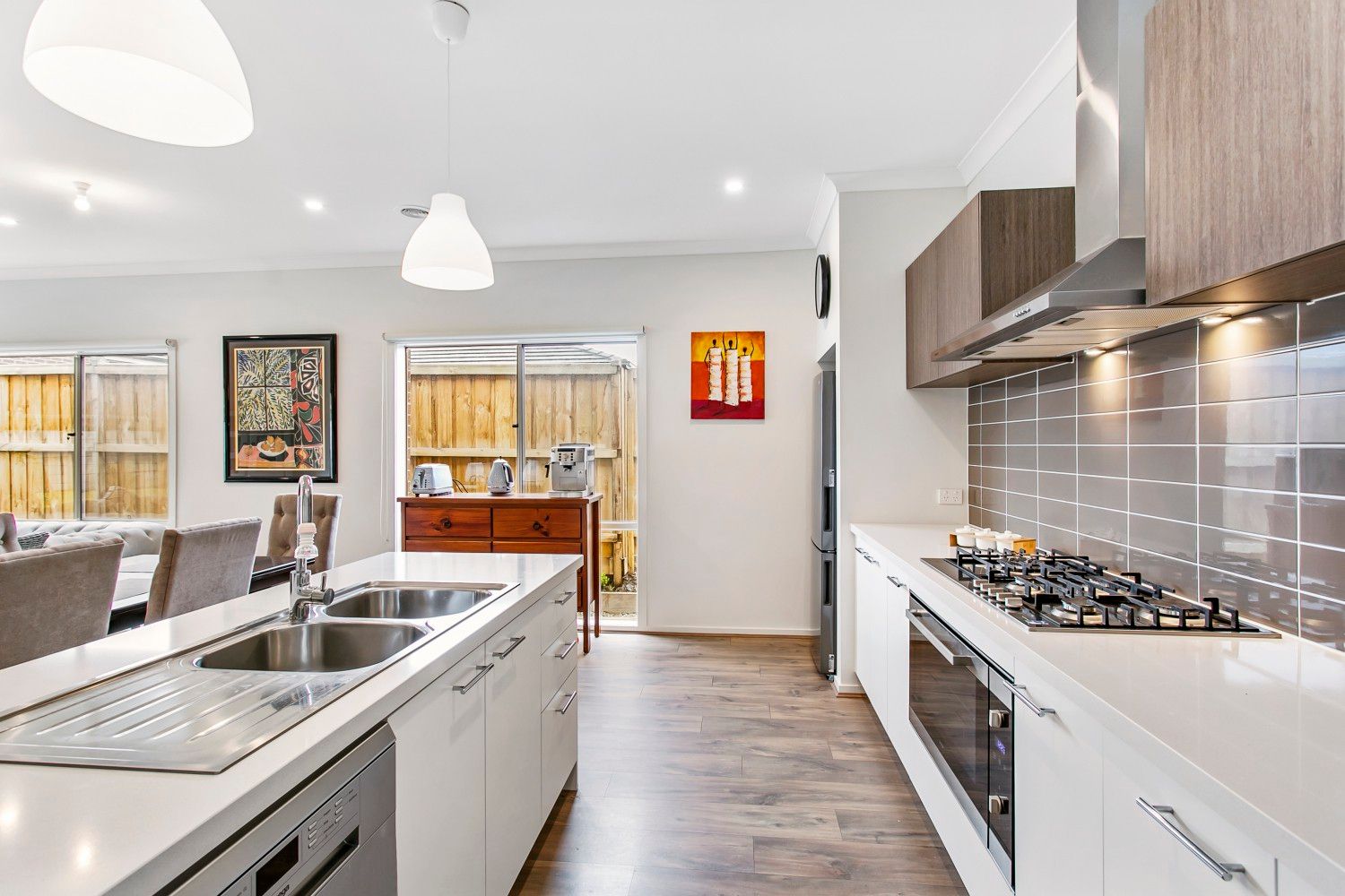 4 Beacon Drive — photo 4 of 10