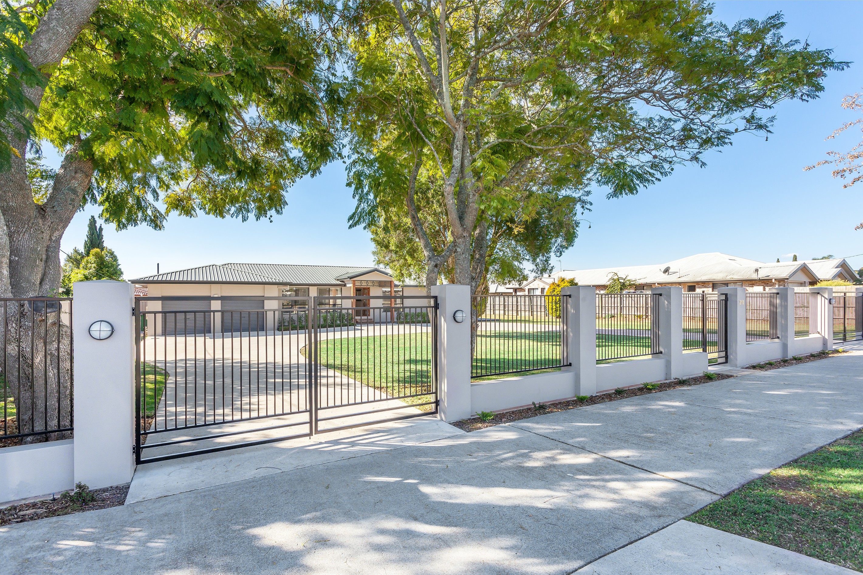 211-213 Nelson Street, Kearneys Spring, QLD 4350