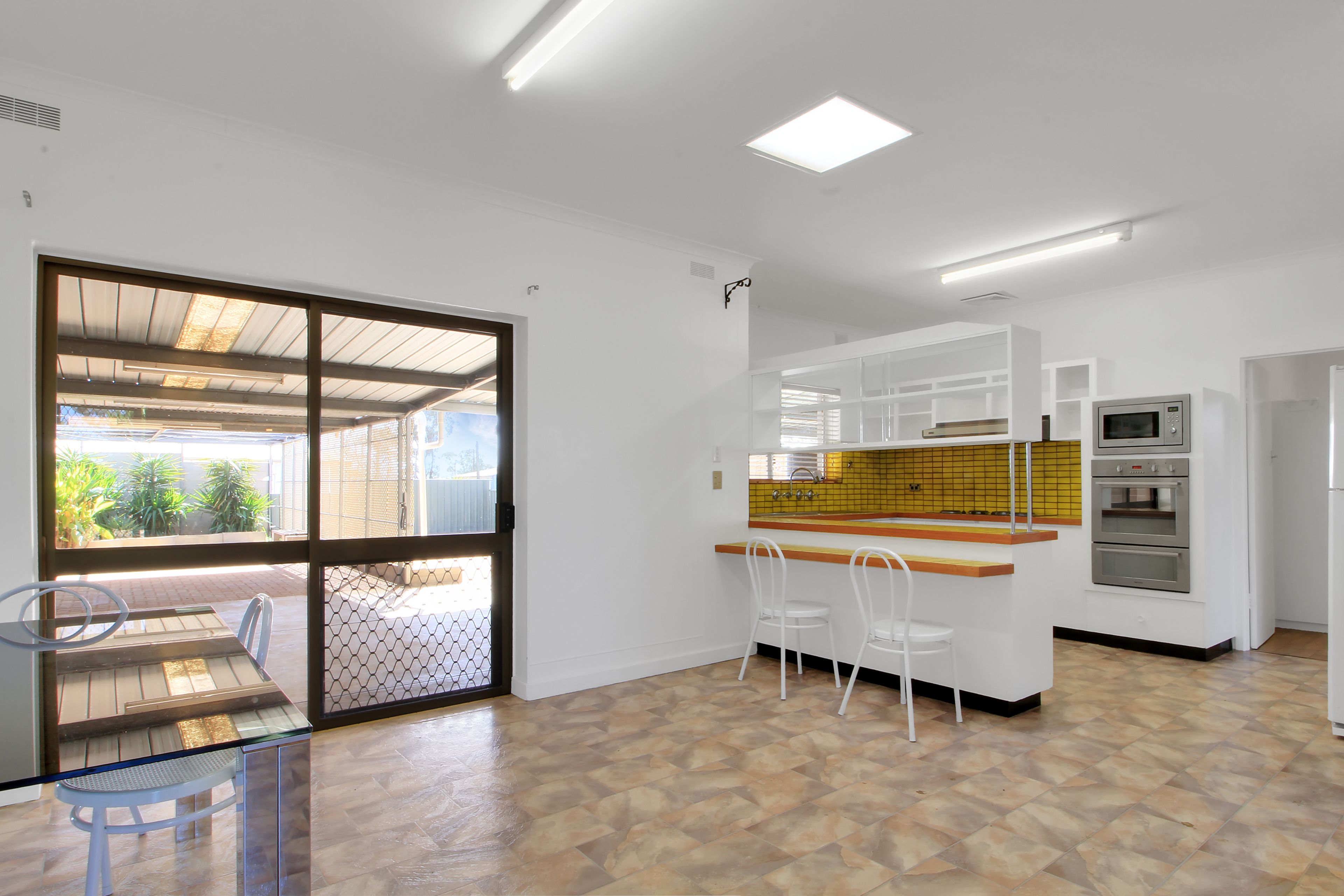 19 Streeter Avenue — photo 5 of 12