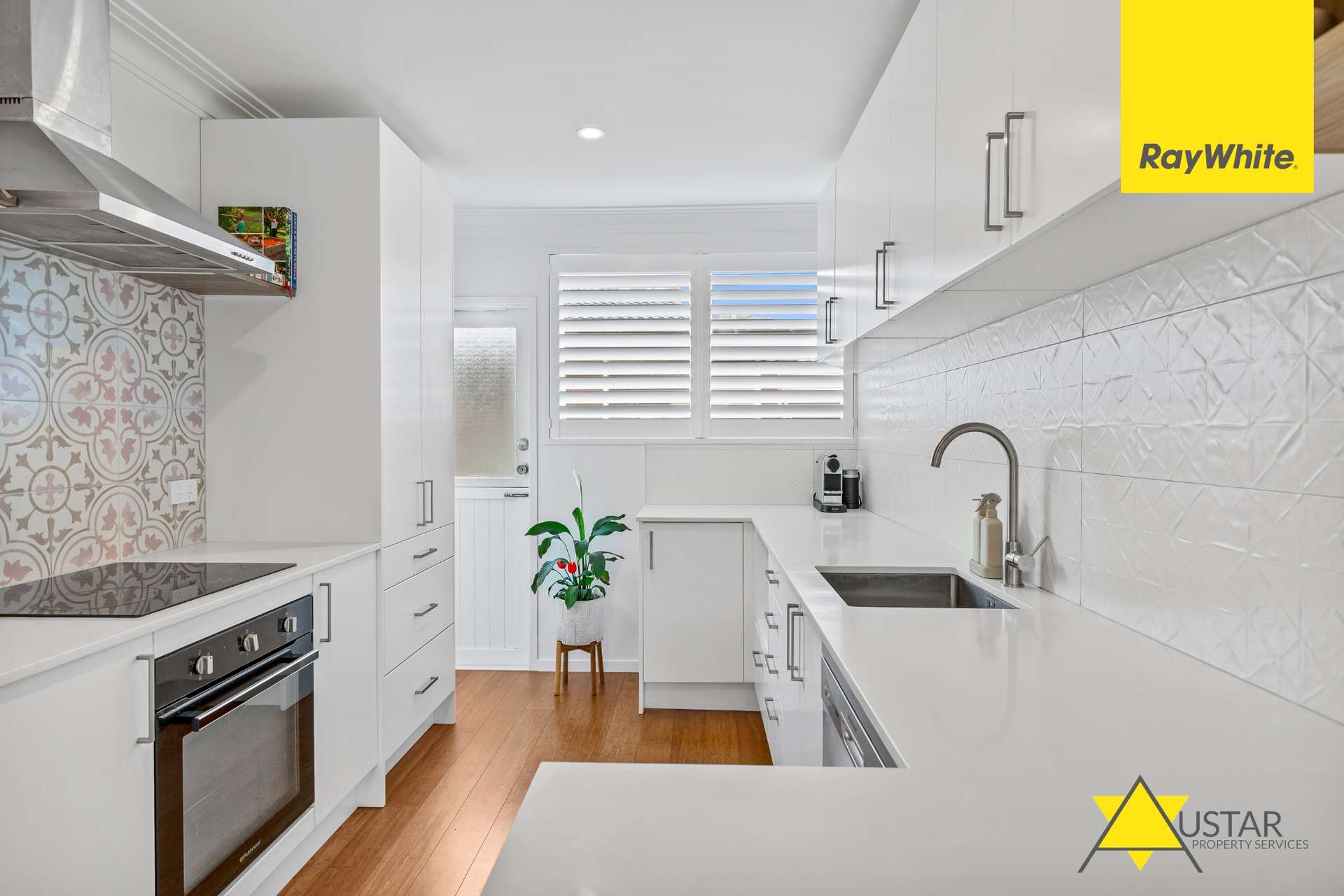 2/126 Astley Avenue photo 1