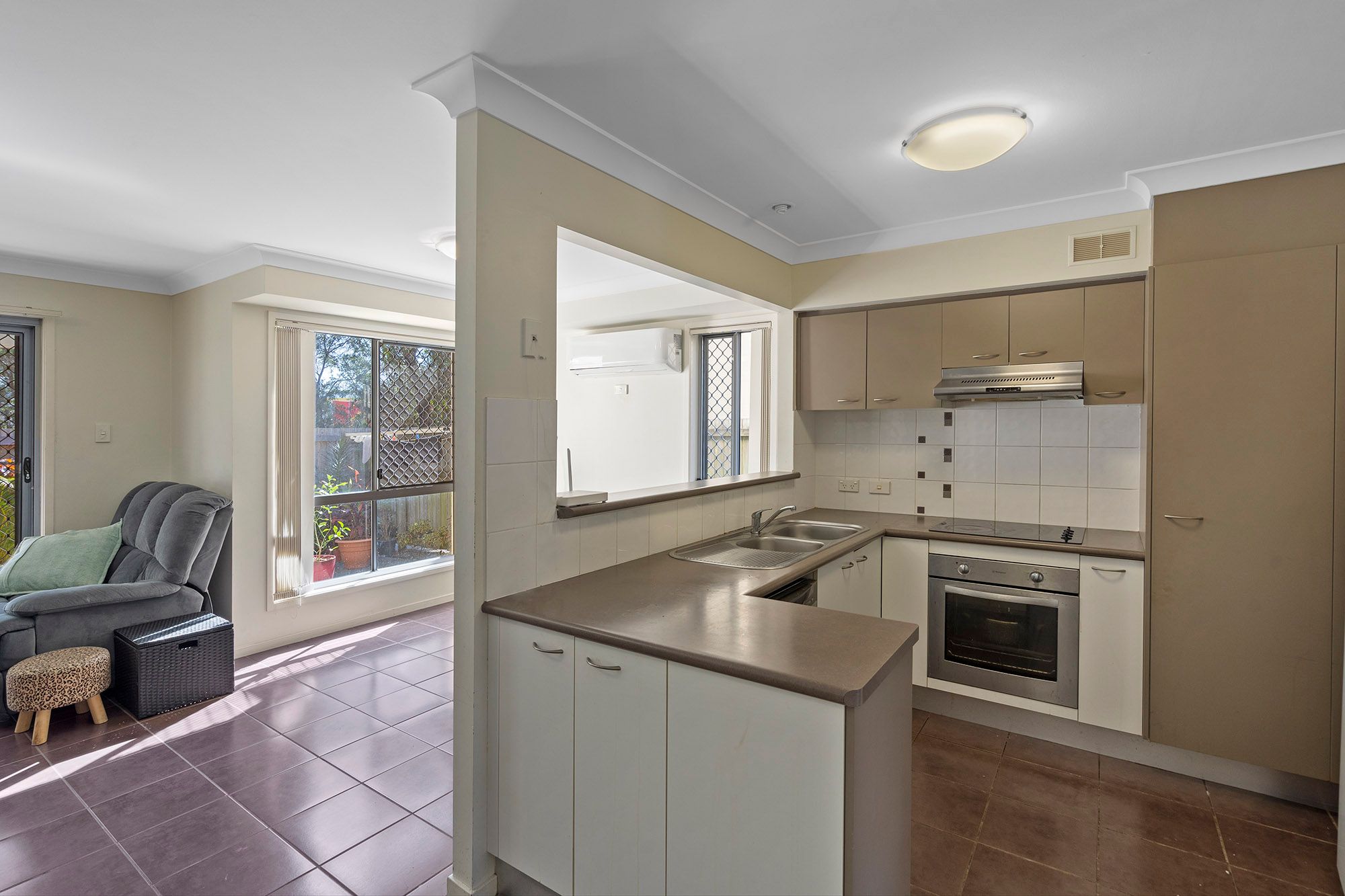 8/6-32 University Drive, Meadowbrook, QLD 4131
