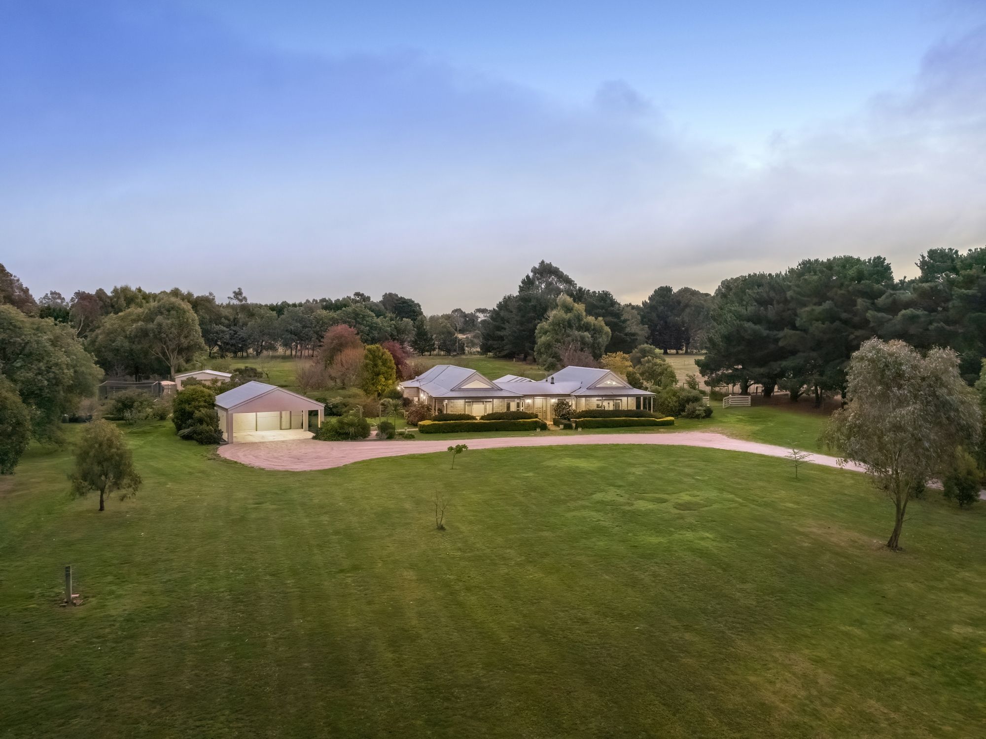 'Arila' 18 Tarrawarra Lane, Romsey, VIC 3434 Sold House Ray White