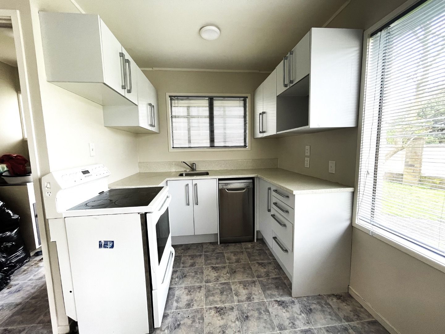 2/6 Papatahi Place, Henderson, Waitakere City