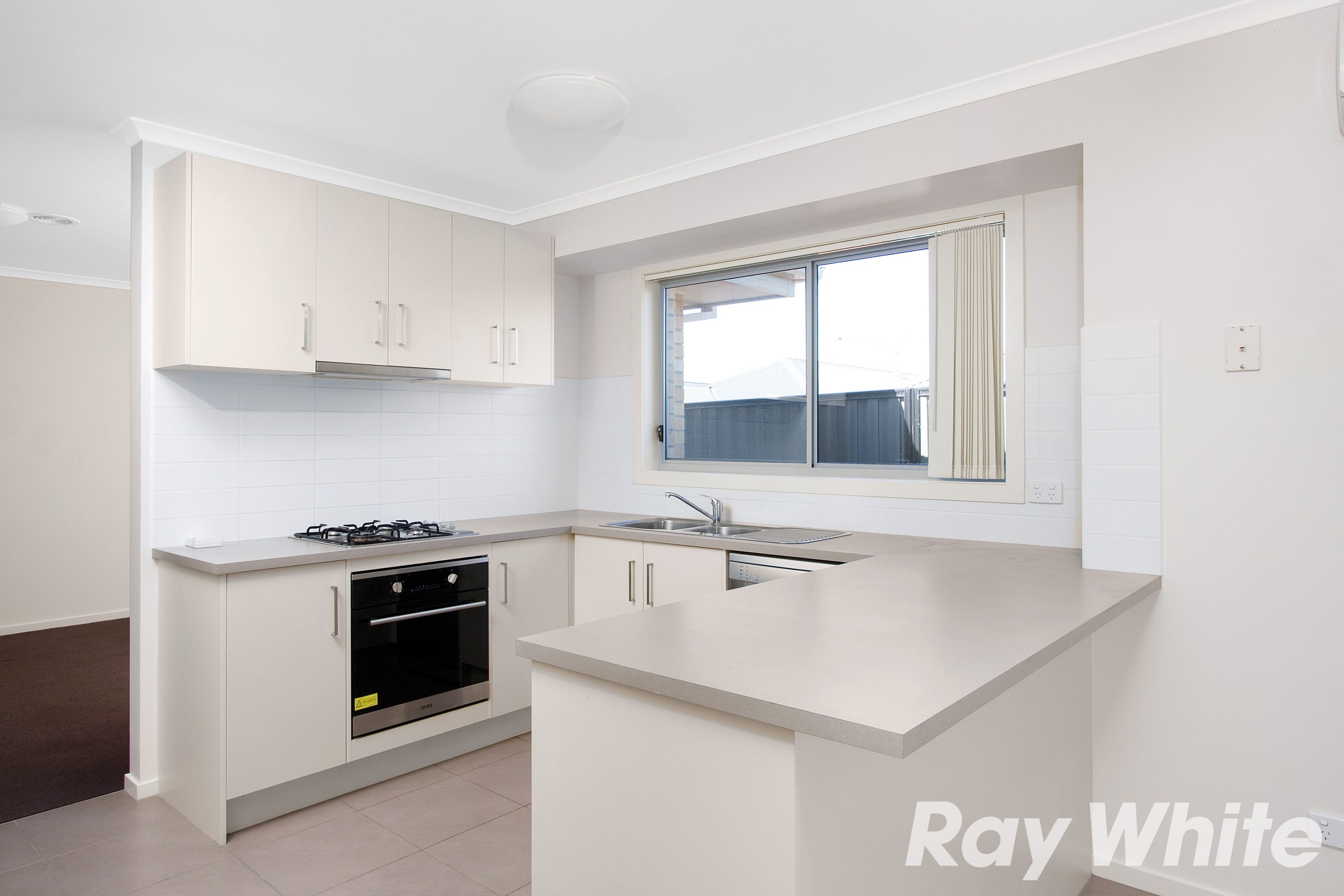 42 Botham Crescent, Pakenham, VIC 3810