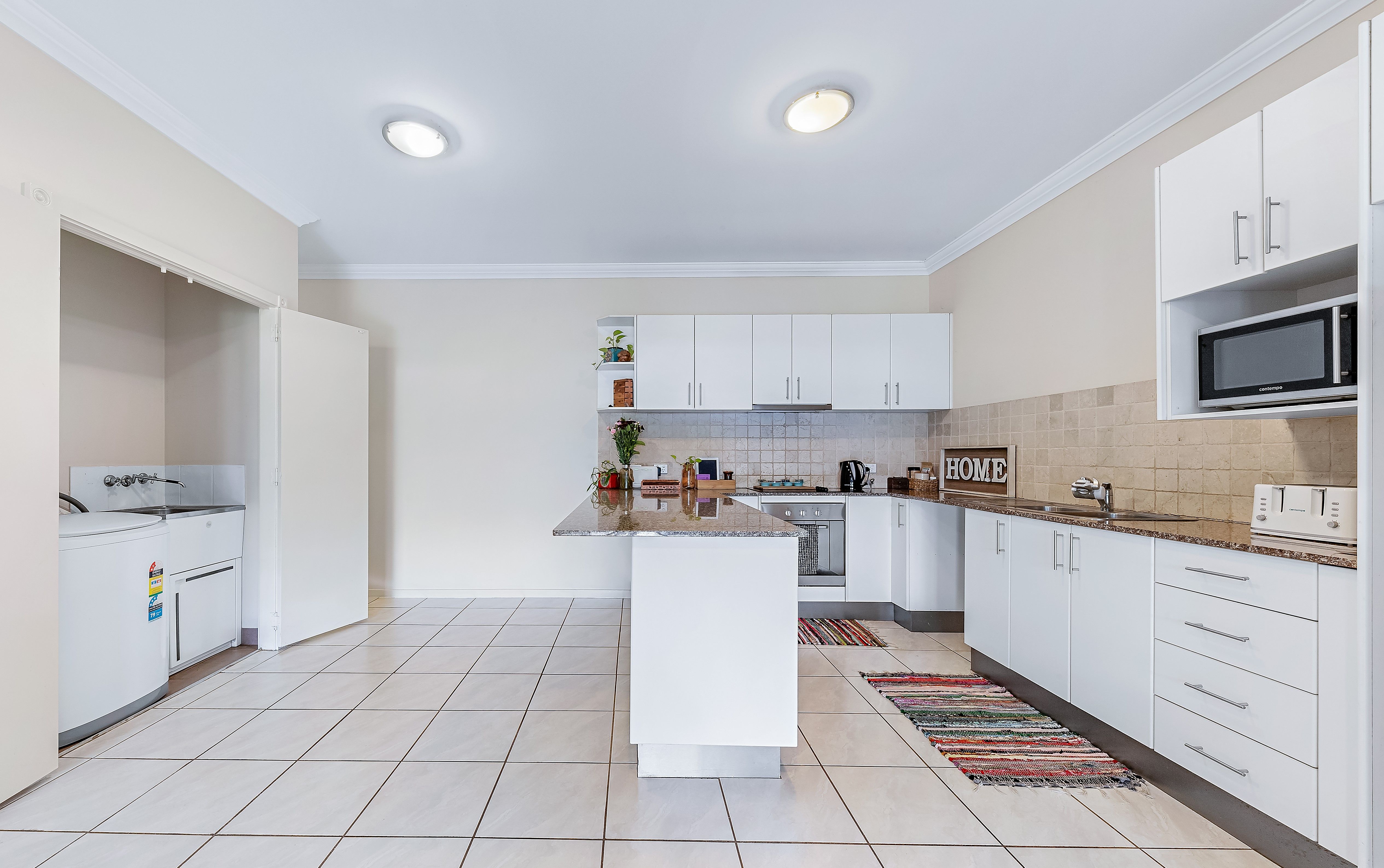 89/21 Shute Harbour Road — photo 4 of 17
