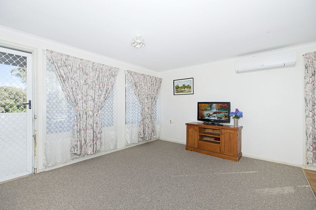 33 Tirabeenba Drive, Bolton Point, NSW 2283