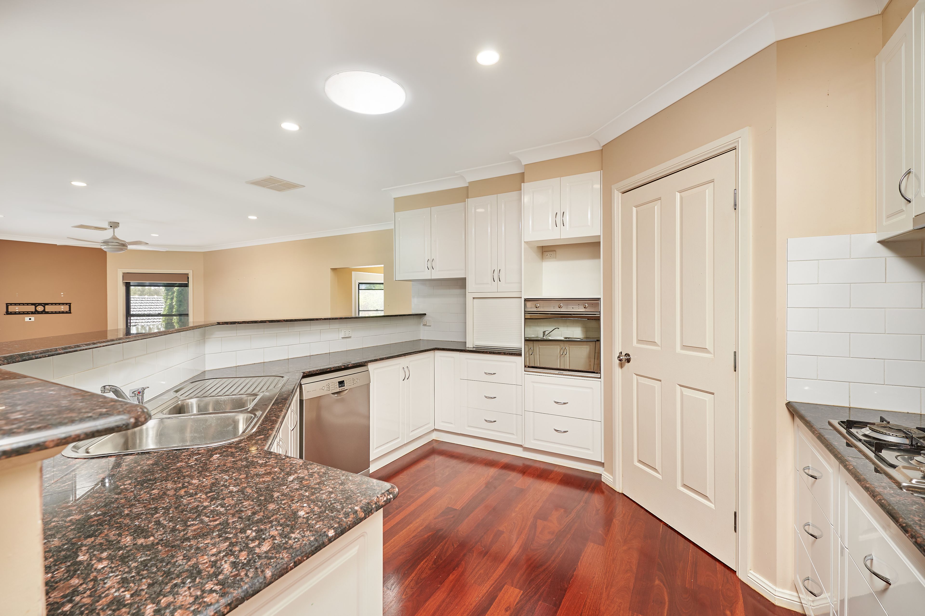 23 Lakehaven Drive, Lake Albert, NSW 2650