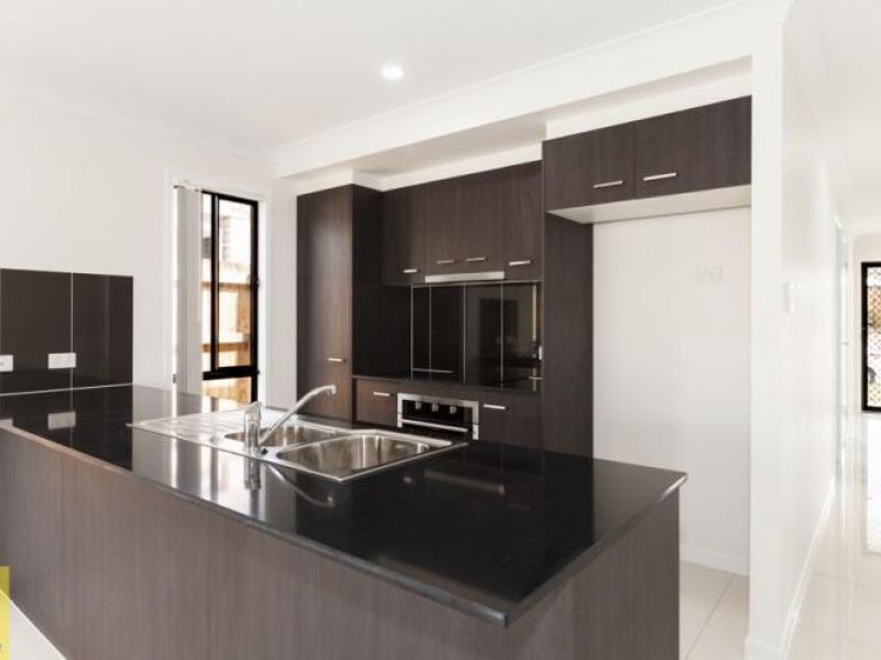 1/8 Ward Street, Flinders View, QLD 4305