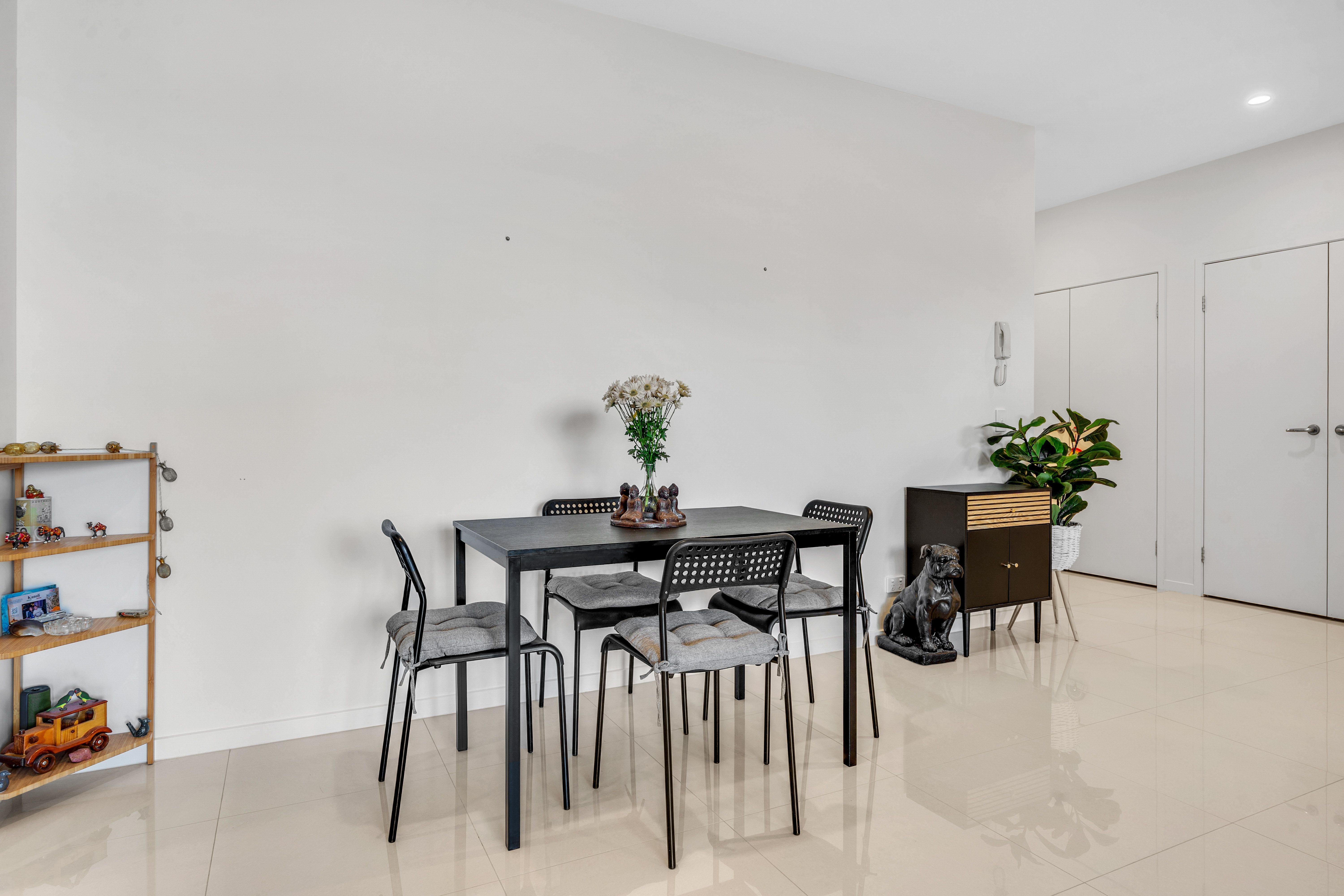203/10 Berge Street — photo 5 of 11