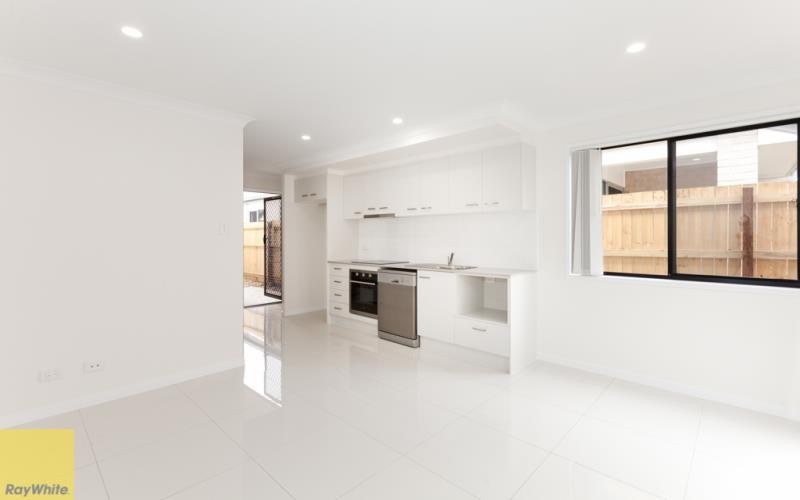 2/5 Ward Street, Flinders View, QLD 4305