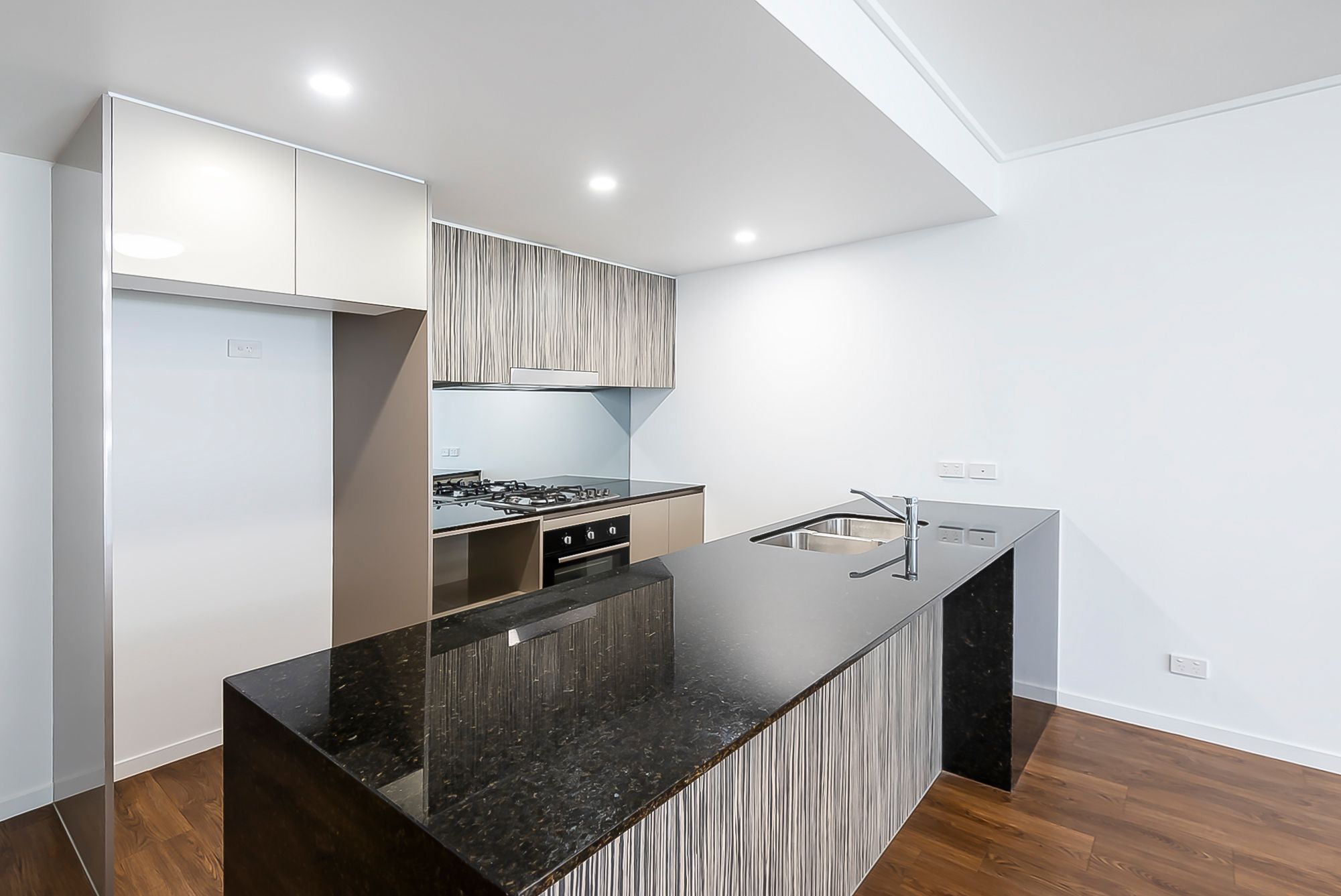 2210/42 Laver Drive — photo 4 of 11