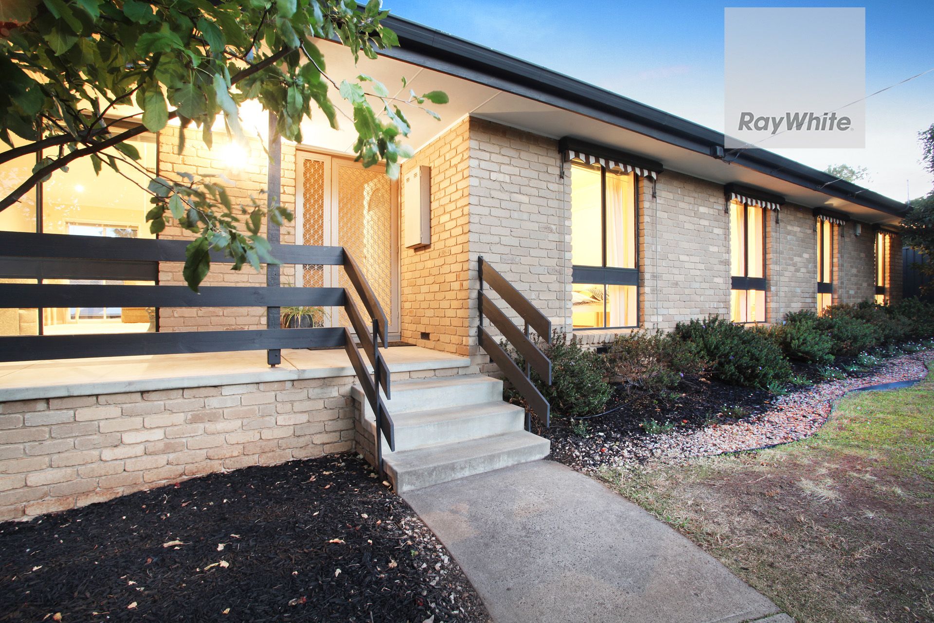 11 Taunton Place, Gladstone Park, VIC 3043