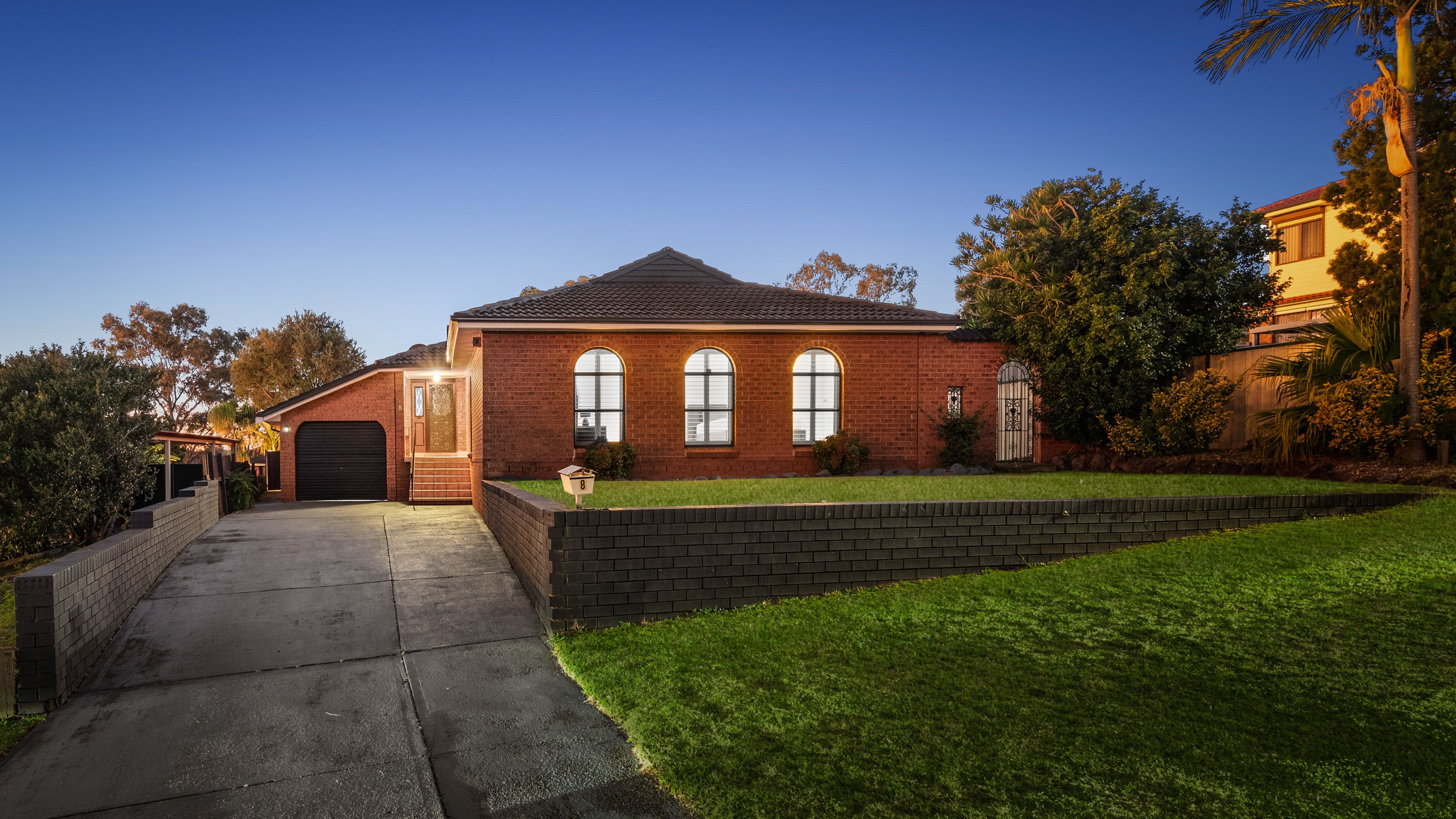 8 Renfrew Street, St Andrews, NSW 2566