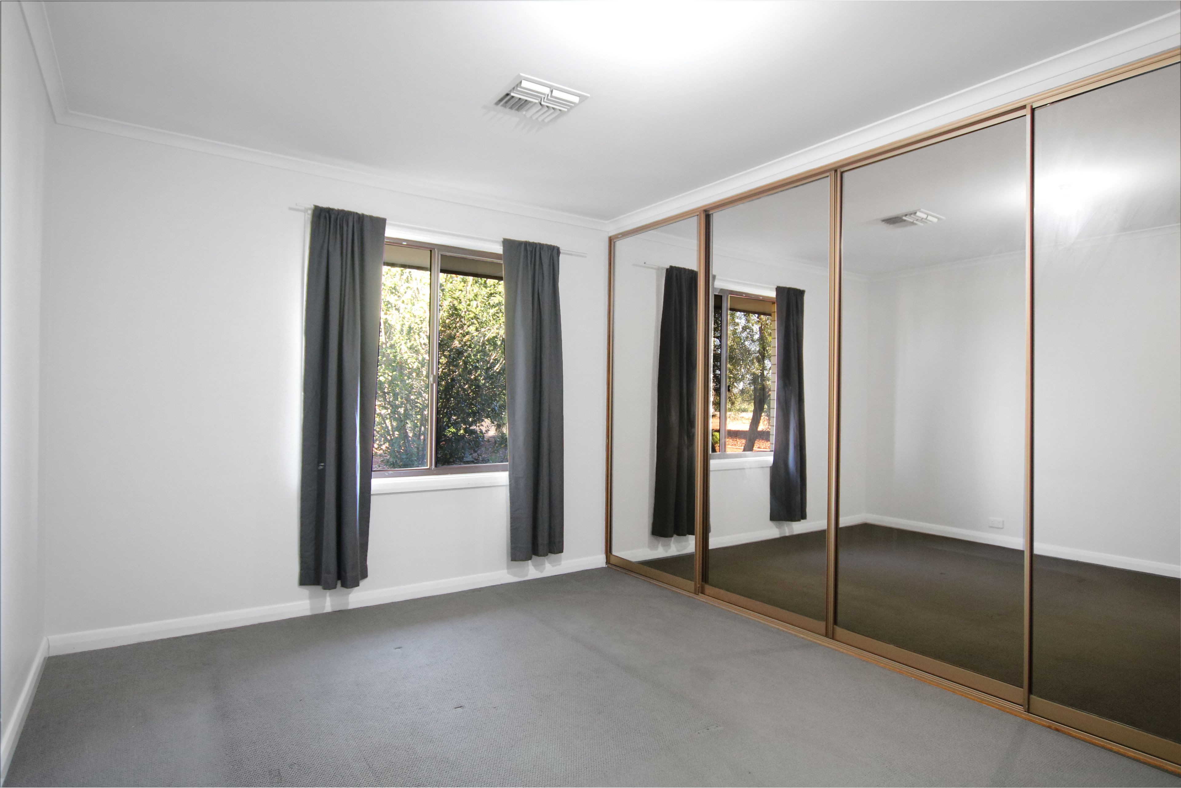 33 Krieg Road — photo 10 of 25