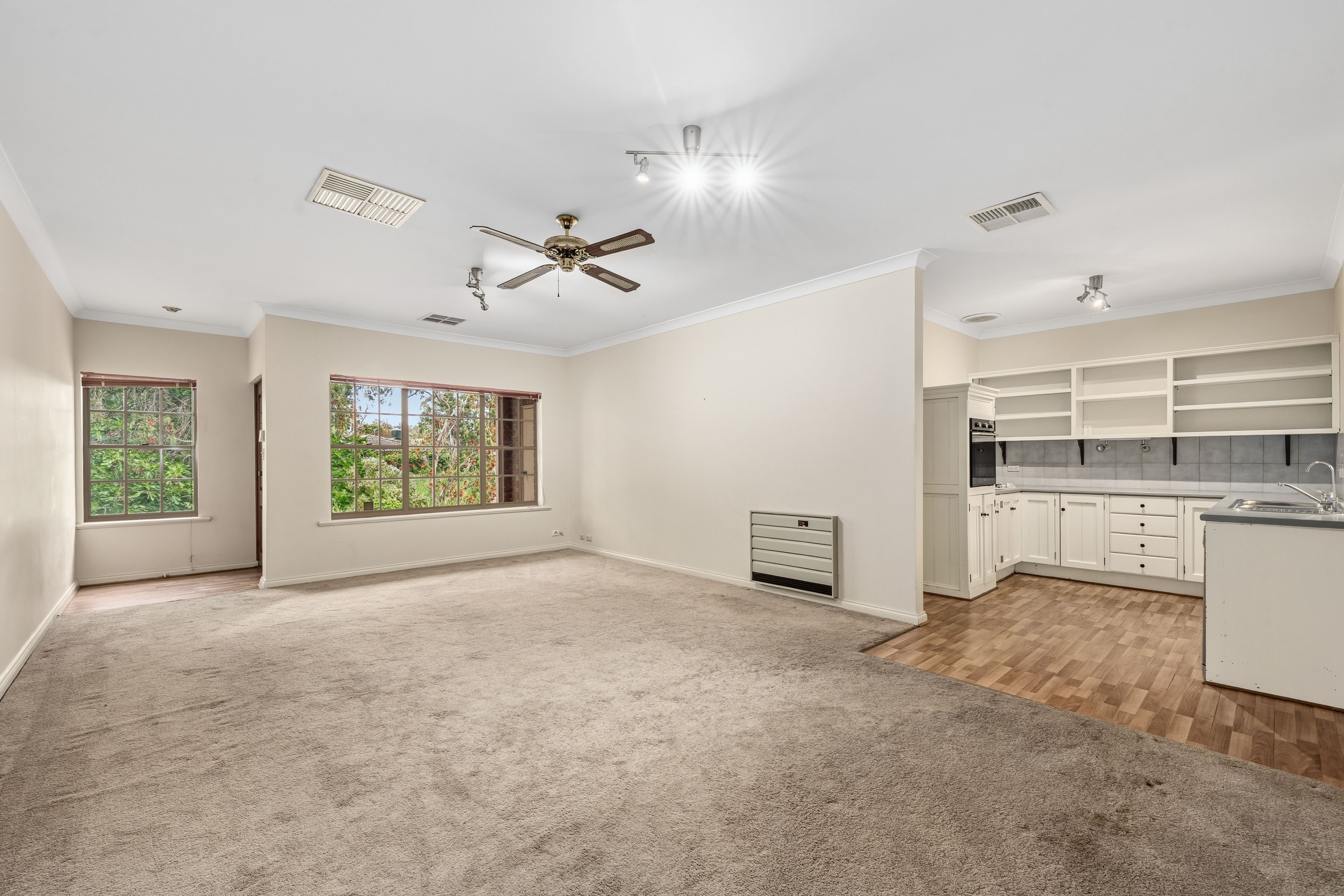 11/11 Thomas Drive — photo 3 of 10