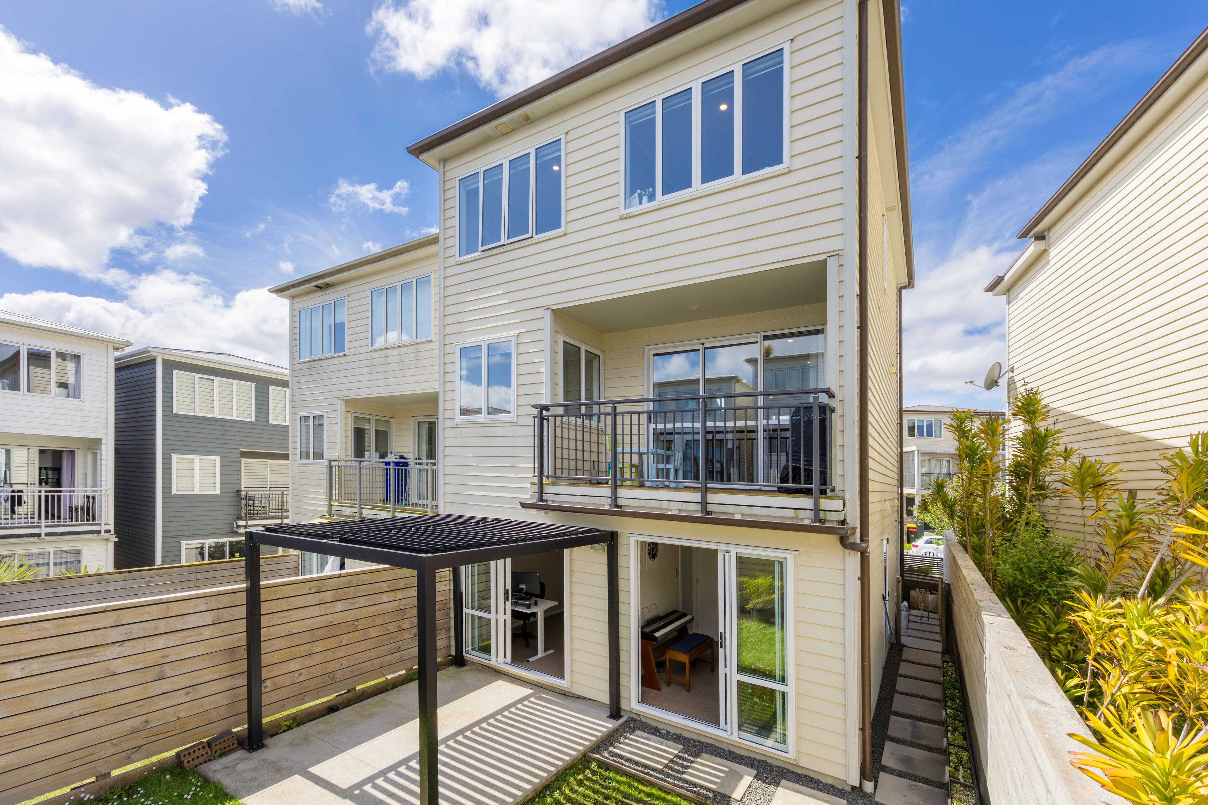 8 Panakenake Way, Flat Bush, Manukau City