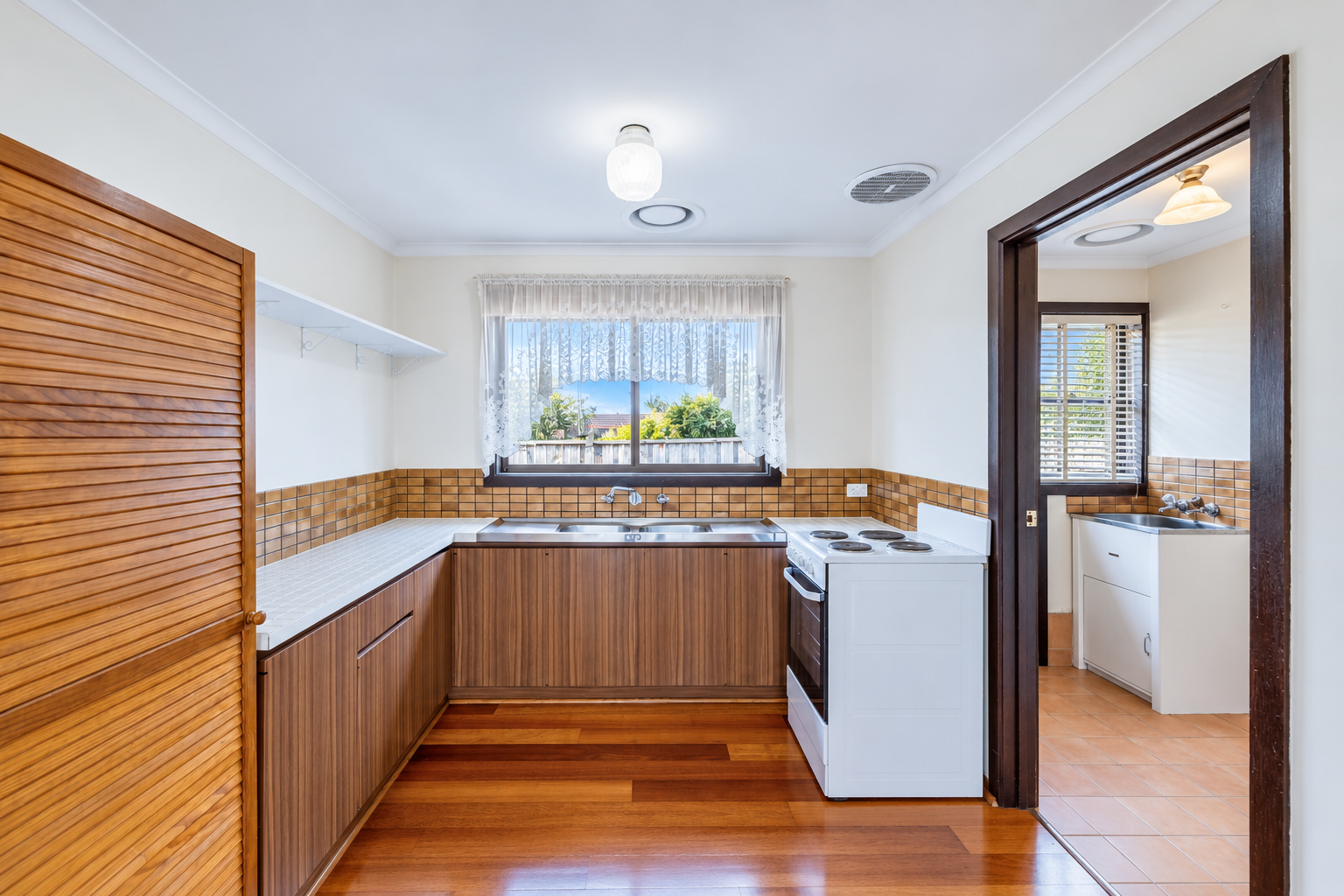 4/30 Madeleine Road — photo 4 of 11