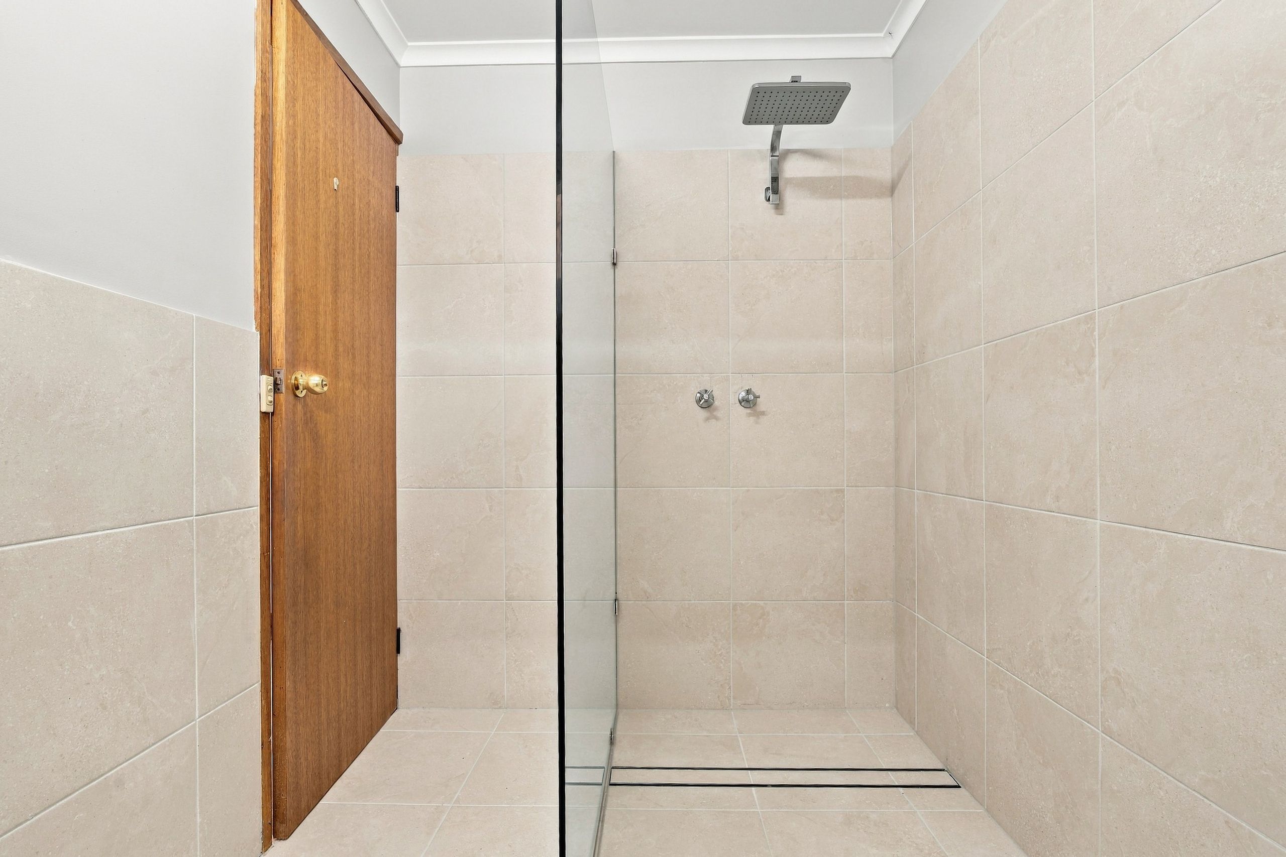 10 Edinburgh Circuit — photo 5 of 14