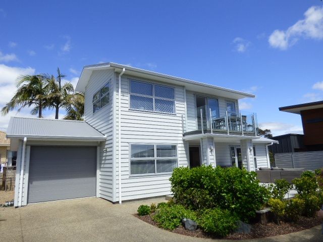 8B Beach Road, Manly, Rodney
