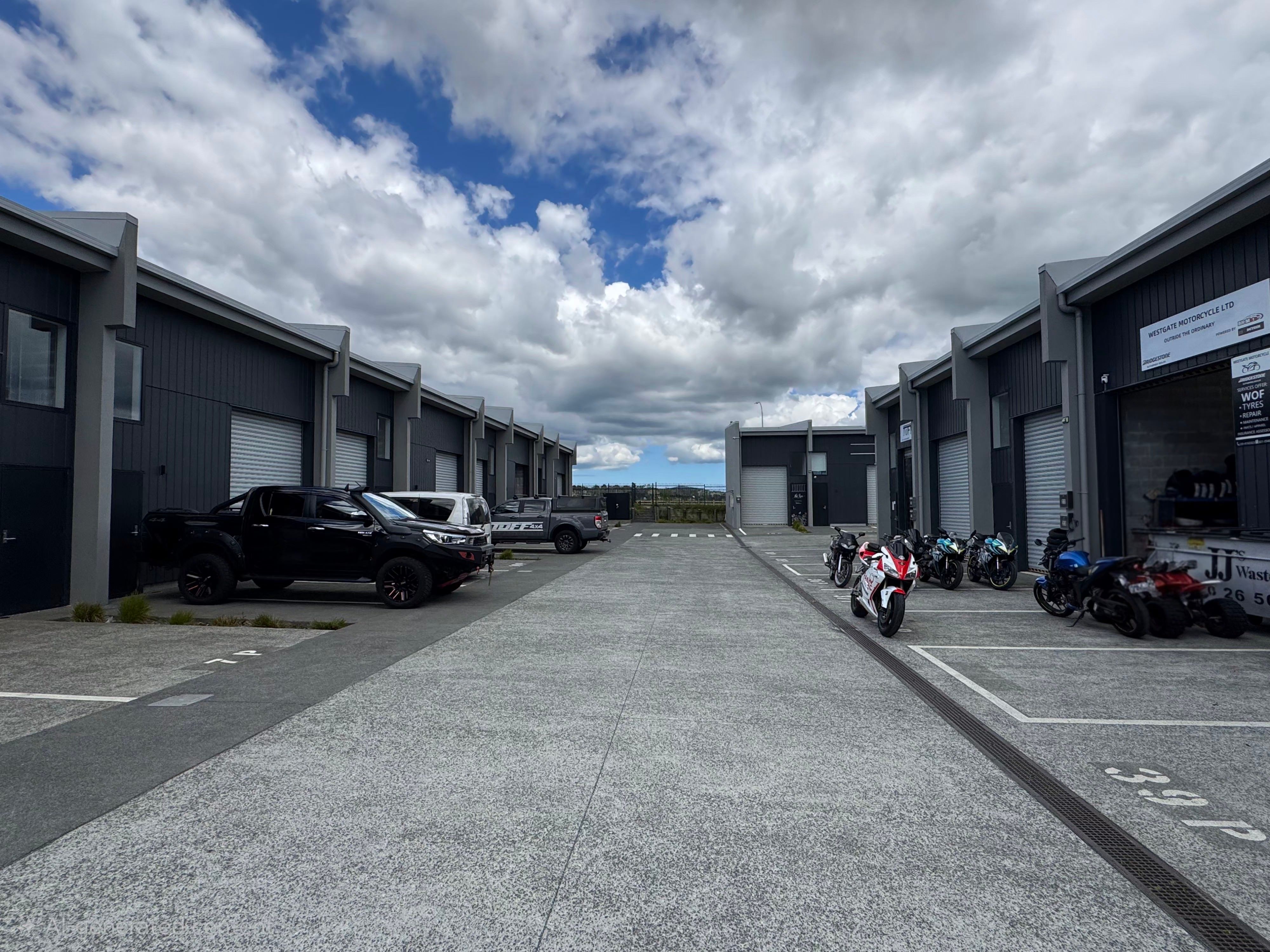 6/4 Spring Garden Avenue, Westgate, Waitakere City