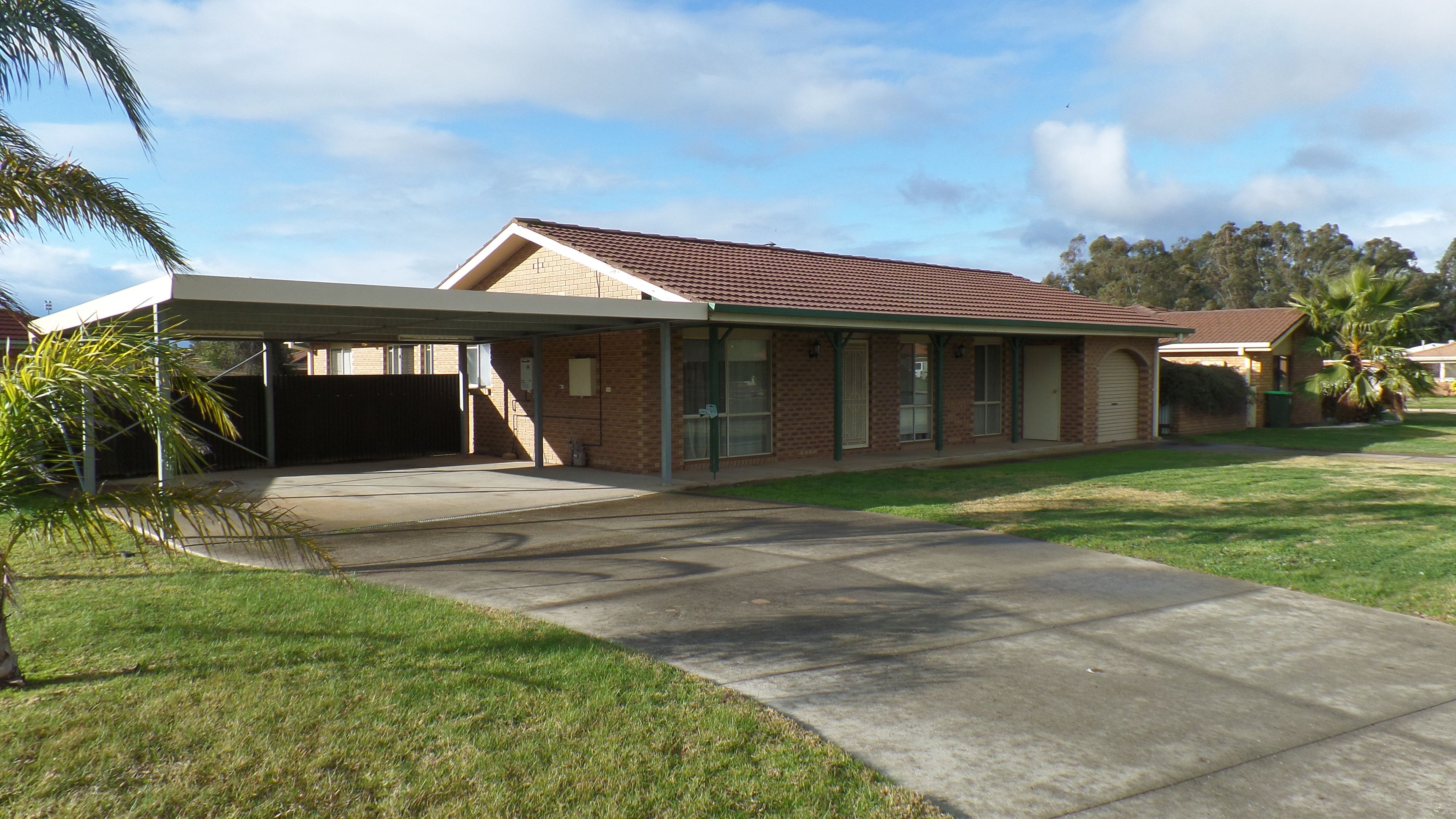 14 Tura Place, Glenfield Park, NSW 2650