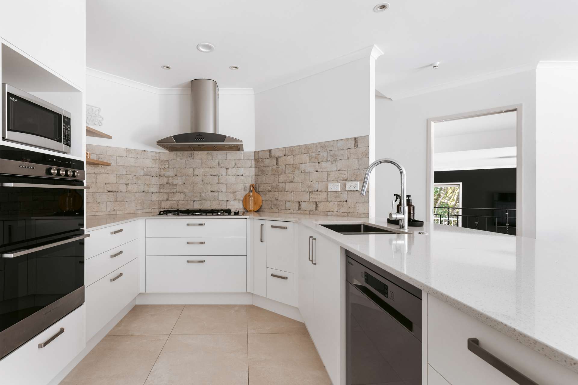 8 Waiorakei Way photo 4