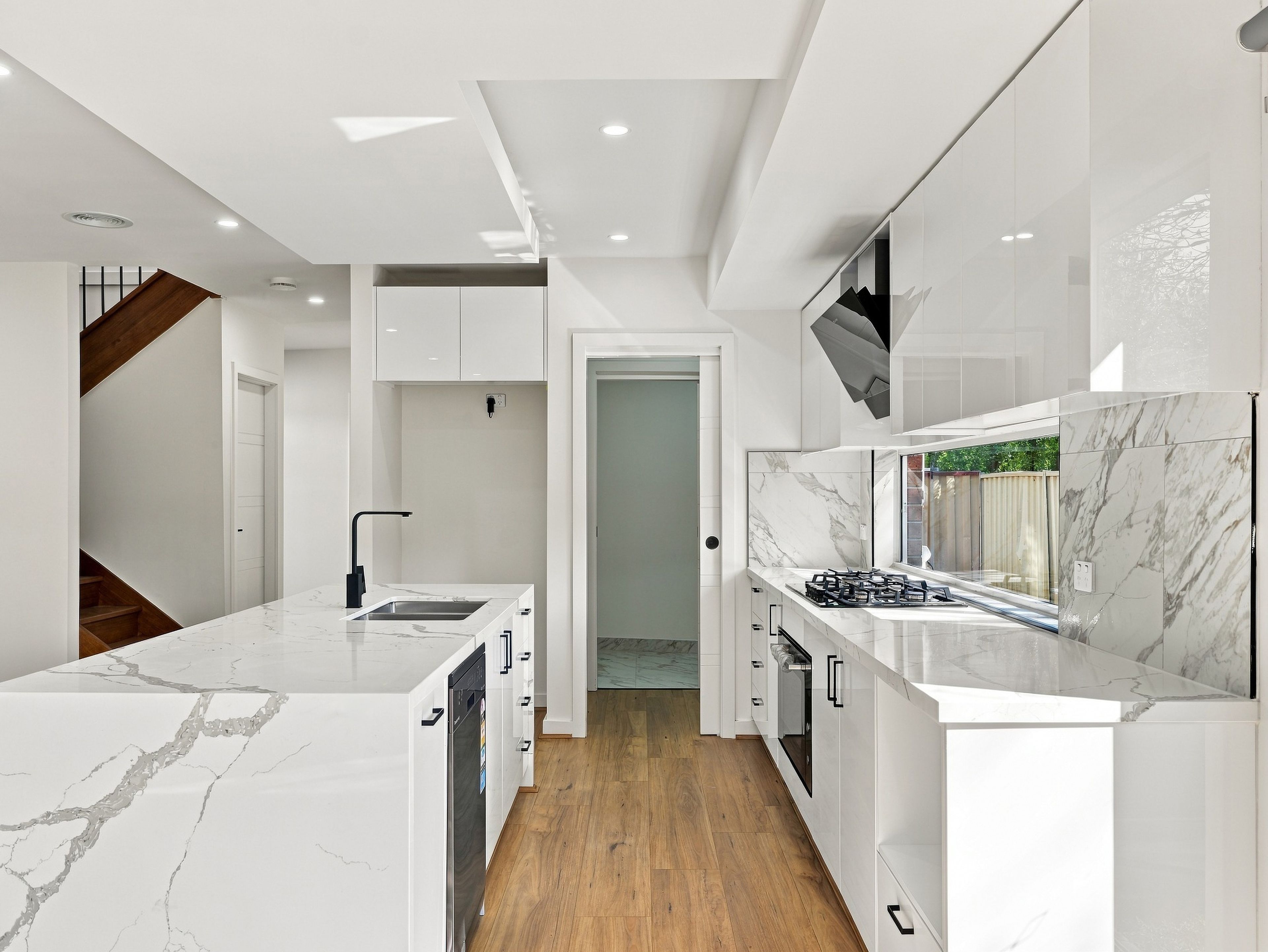 2/10 Davern Court — photo 5 of 25