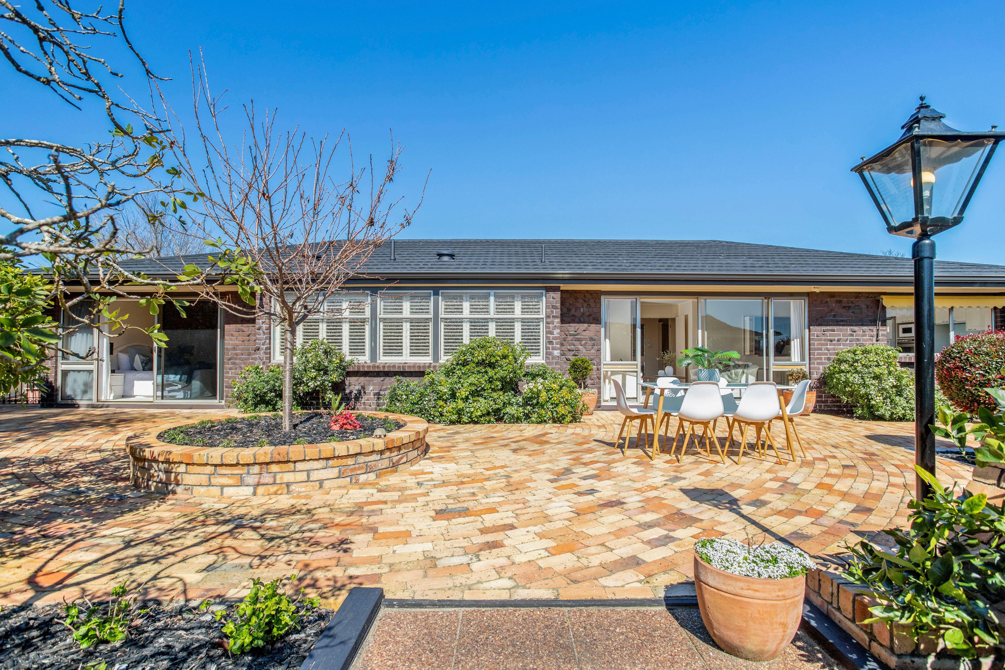 8 Beaconview Rise, Farm Cove, Manukau City