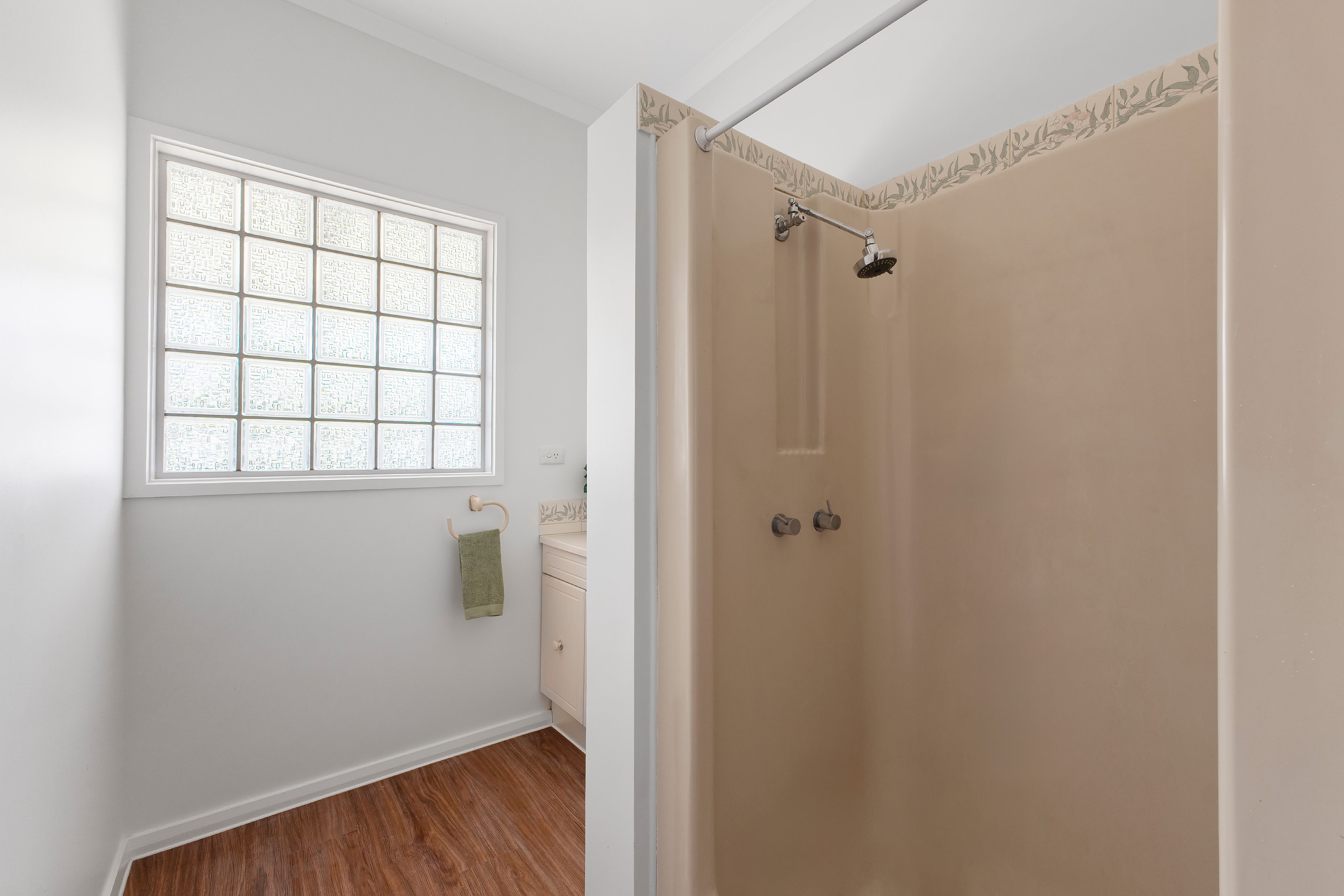 76 Strathallan Road — photo 9 of 16