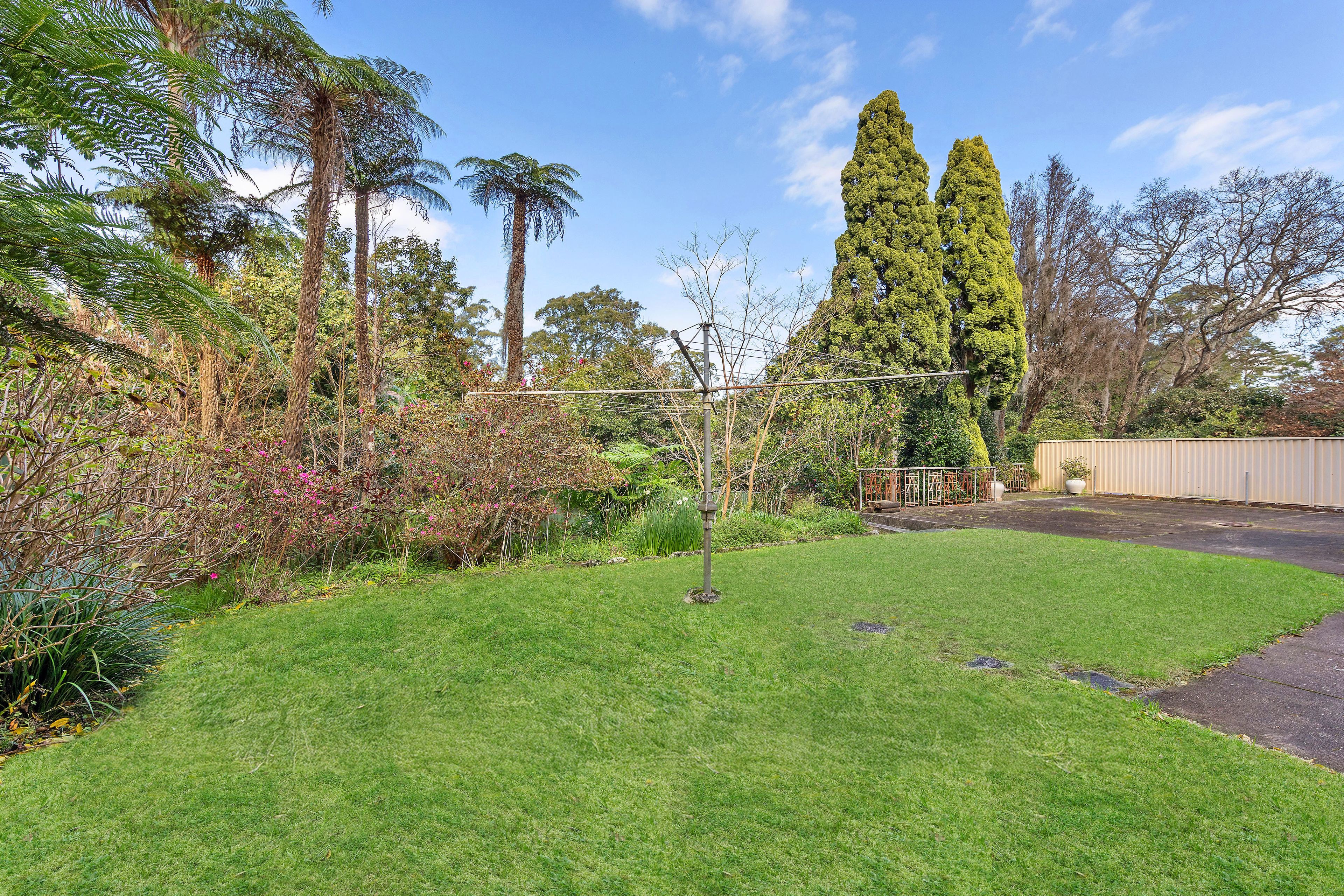 16 Bushlands Avenue — photo 8 of 9