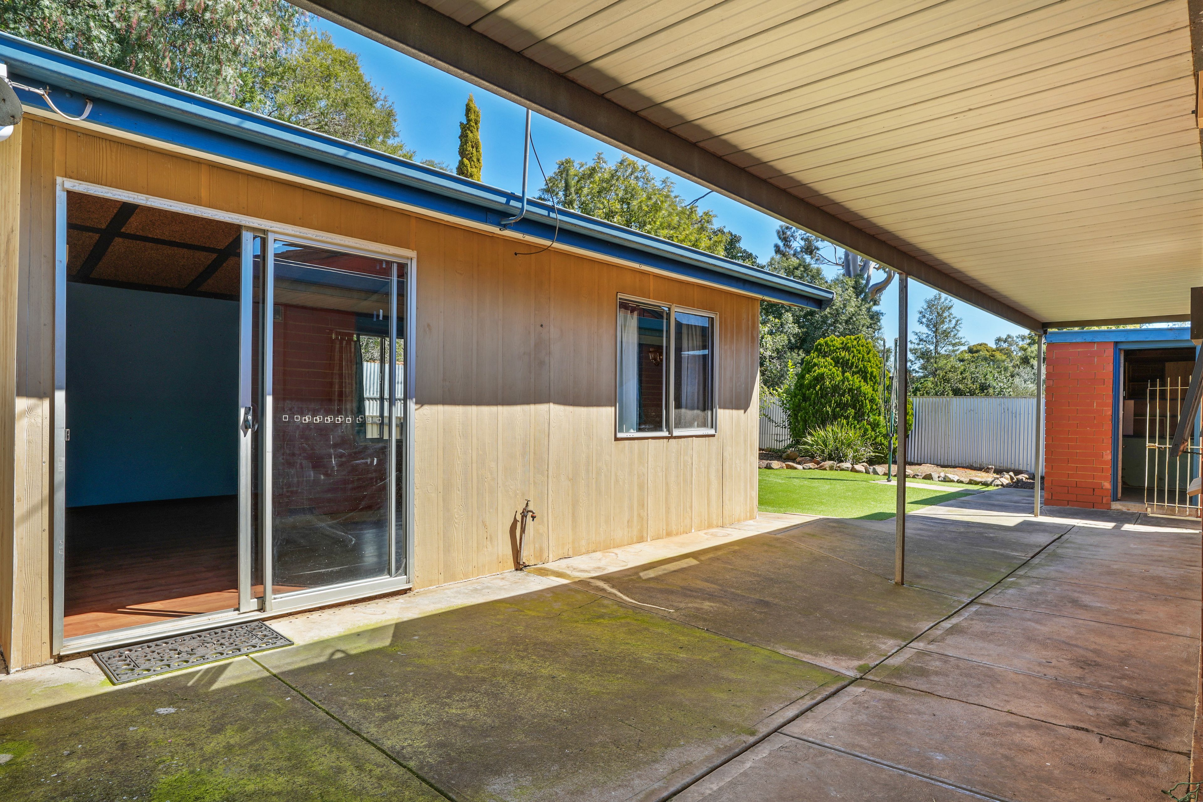 3 Lulama Crescent — photo 10 of 13