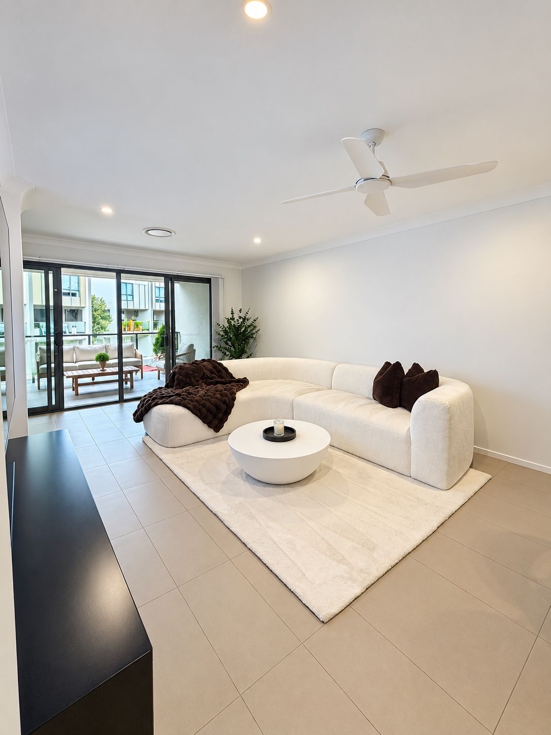 21/61 East Quay Drive — photo 7 of 20