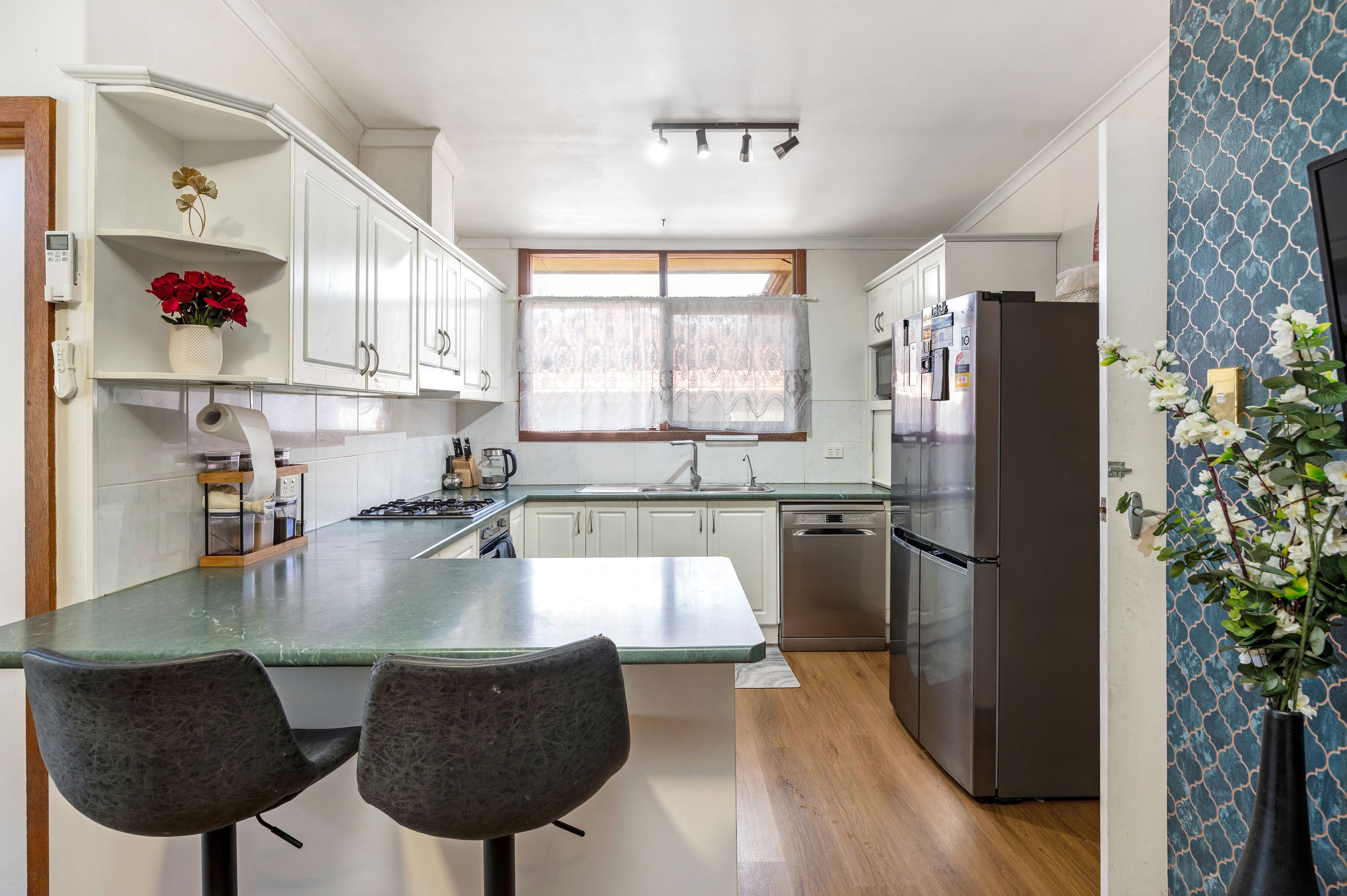 73 Armstrong Crescent — photo 11 of 20