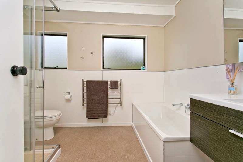 12a Mannering Place photo 7