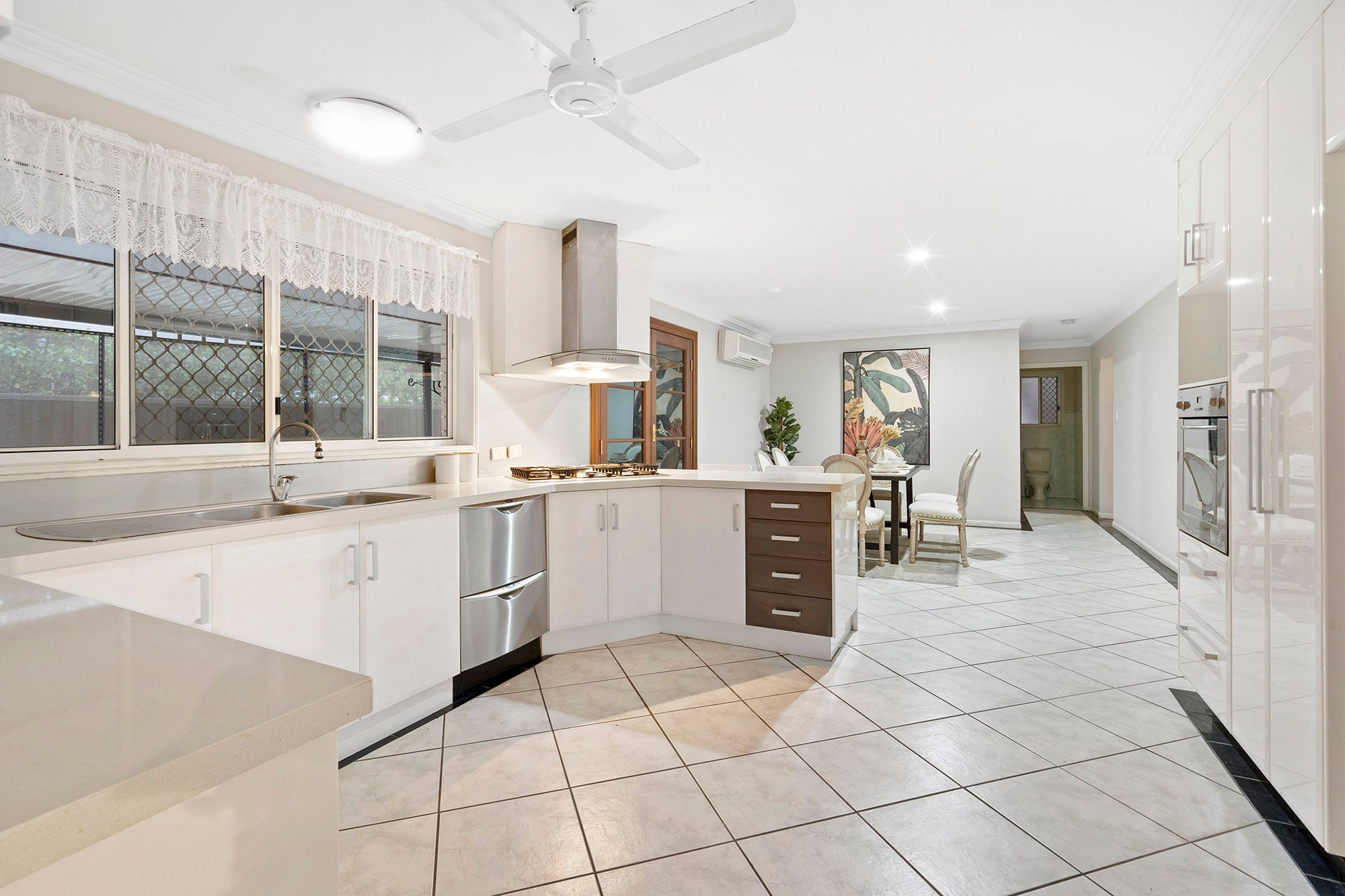 1 Alcheringa Place, Robertson, QLD 4109
