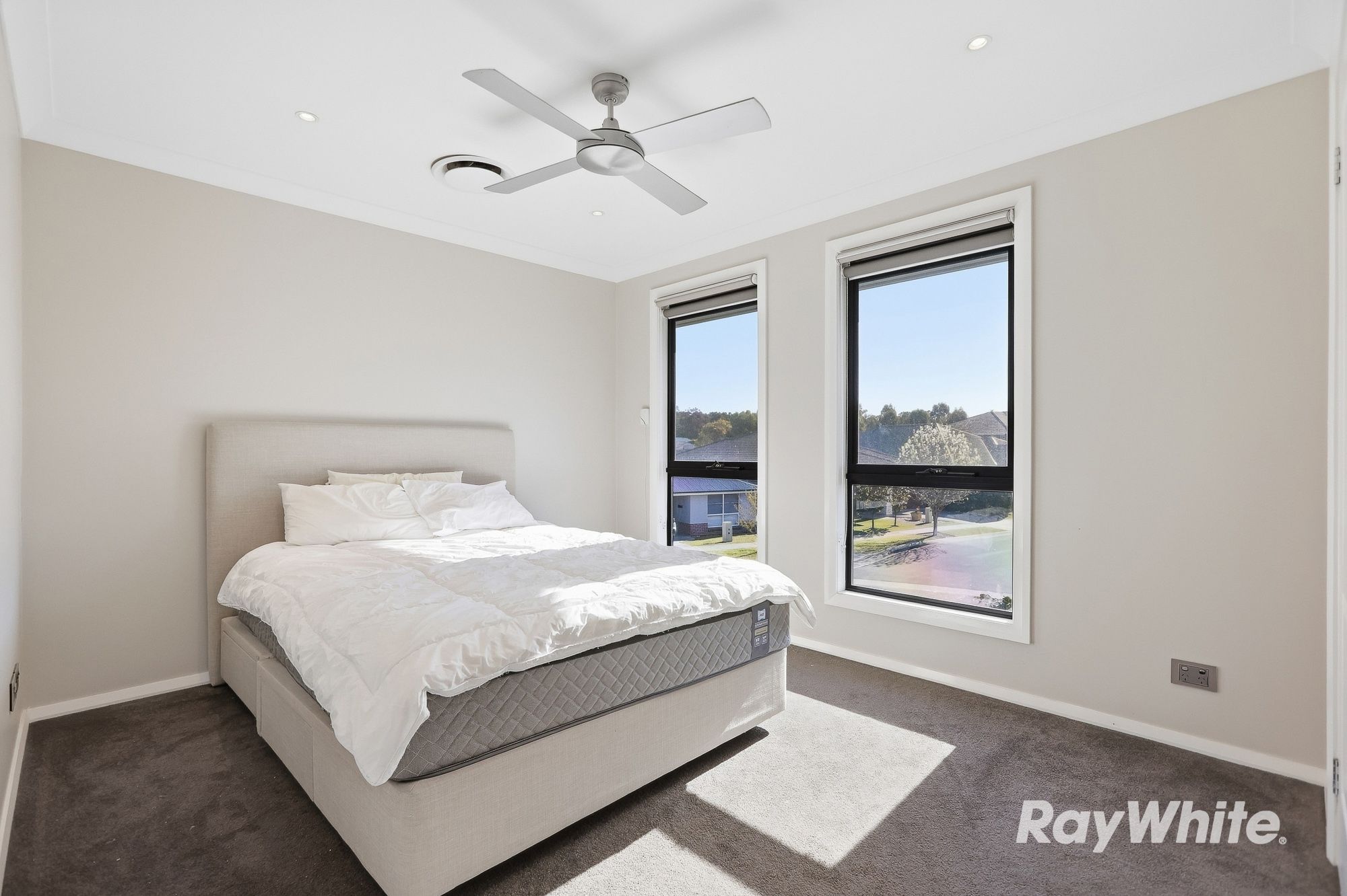 27 Brookwater Circuit — photo 11 of 23